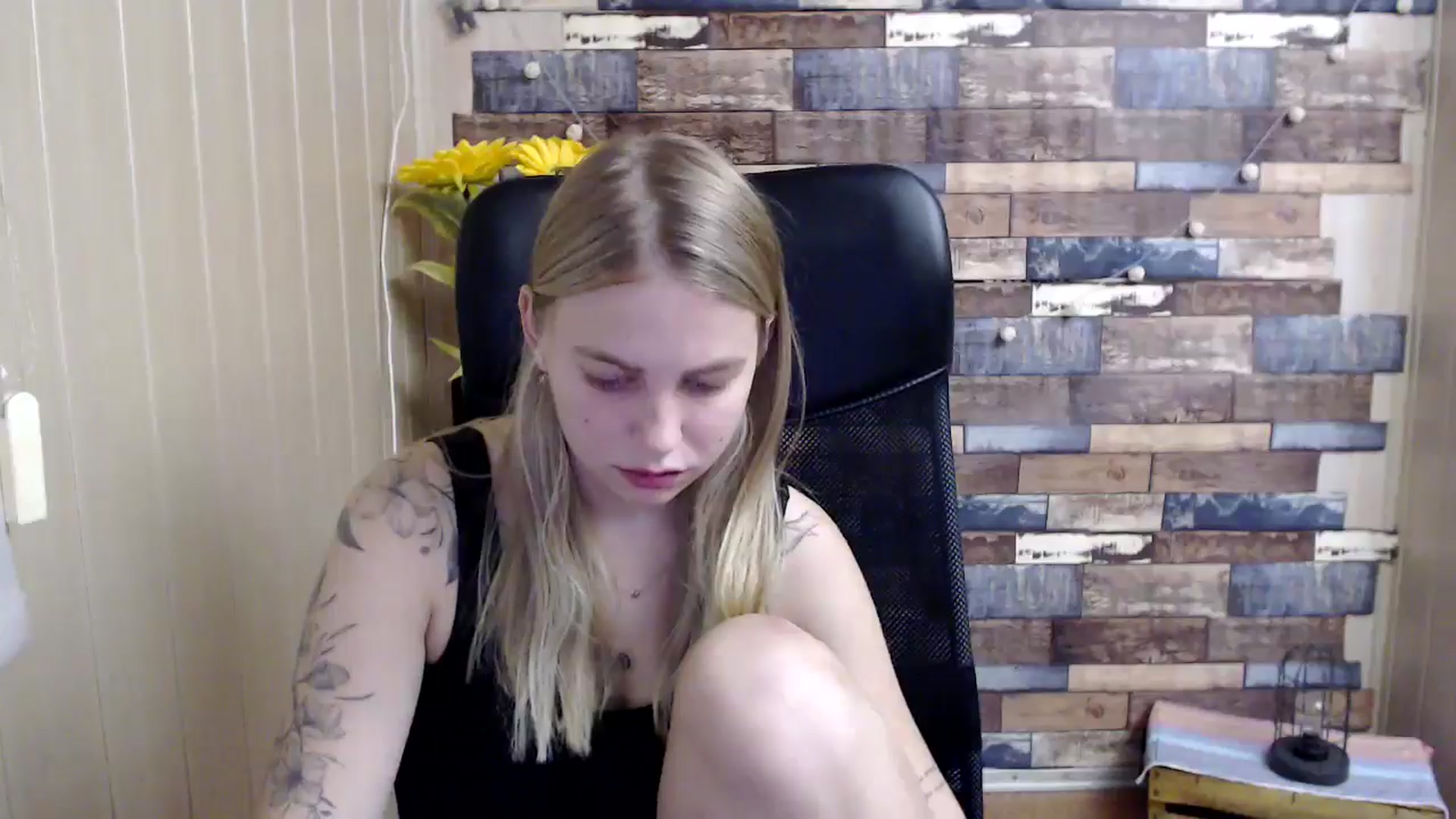Gallery image thumbnail from SshyTeen's myfreecams stream on, 06/18/2024, 05:37 image 9 of 20