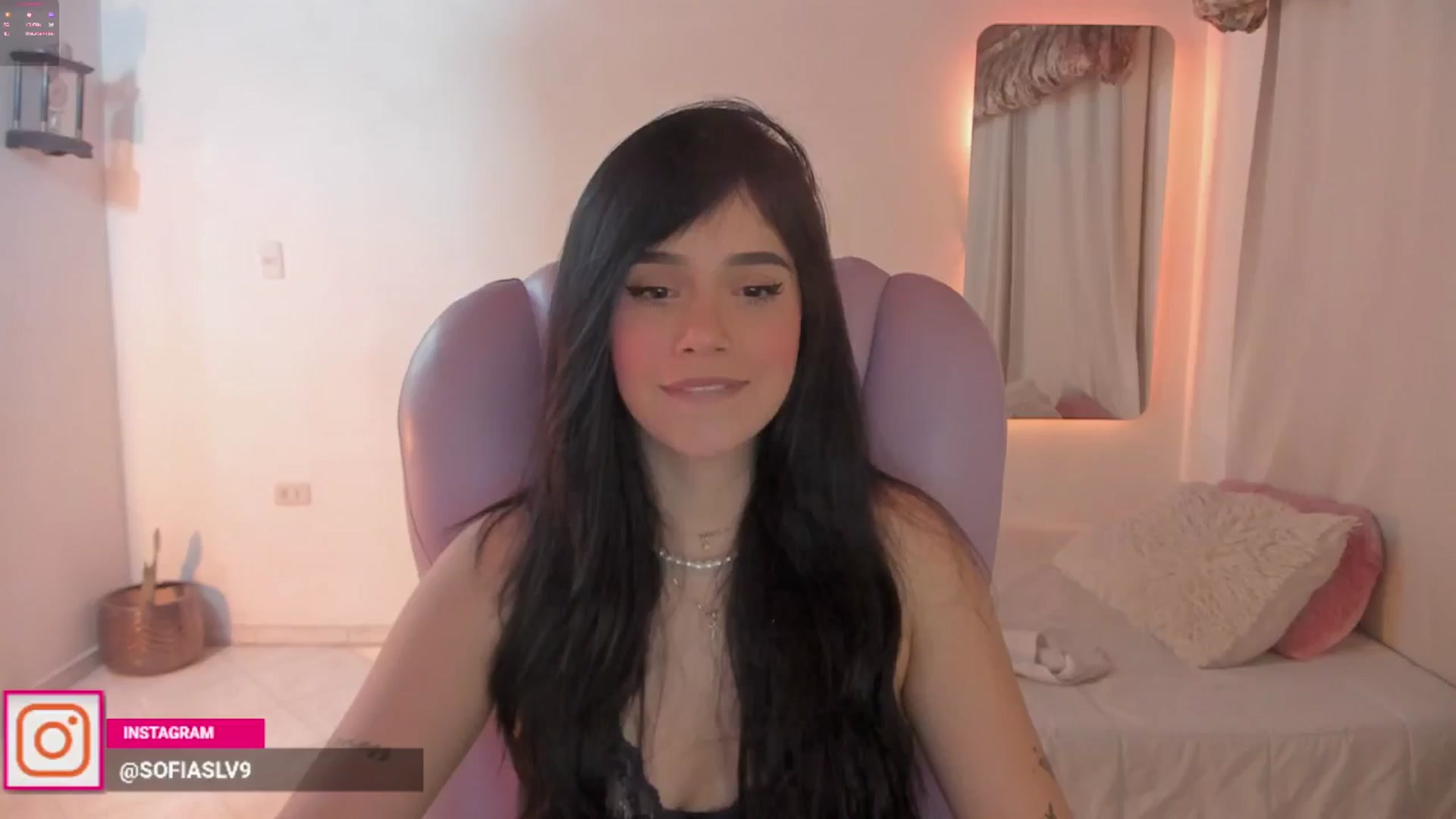 Gallery image thumbnail from Sslv39's myfreecams stream on, 06/30/2025, 09:29 image 4 of 20