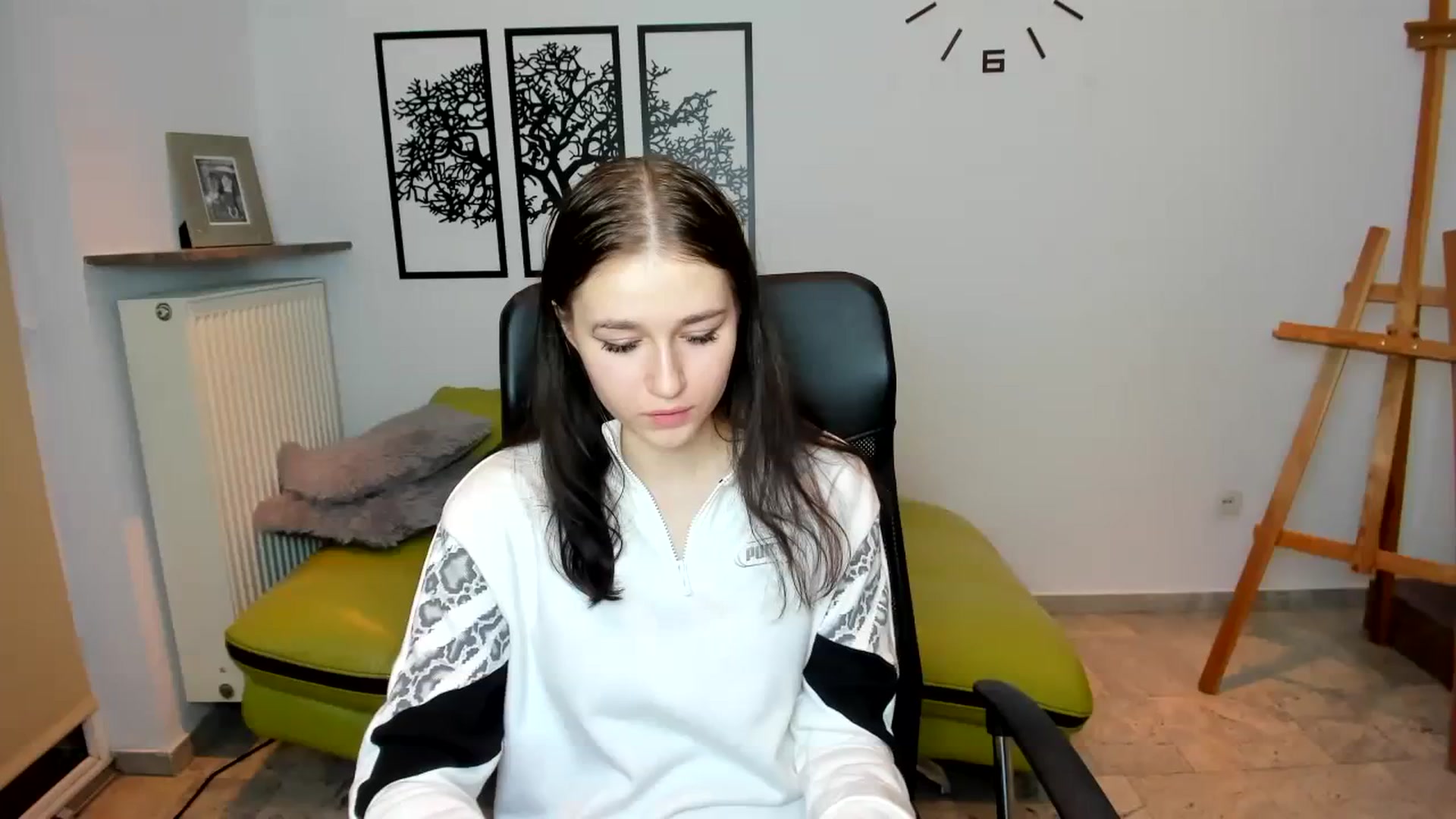 Gallery image thumbnail from SsweetPeaches's myfreecams stream on, 01/03/2024, 02:13 image 17 of 20