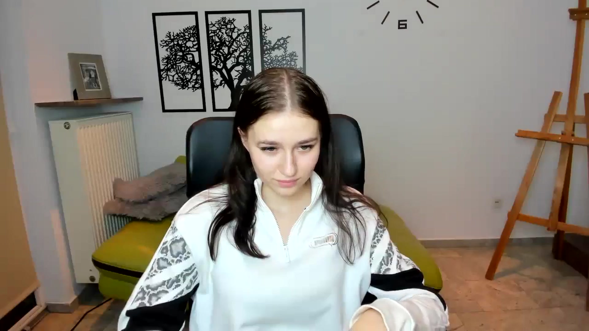 Gallery image thumbnail from SsweetPeaches's myfreecams stream on, 01/03/2024, 02:13 image 6 of 20