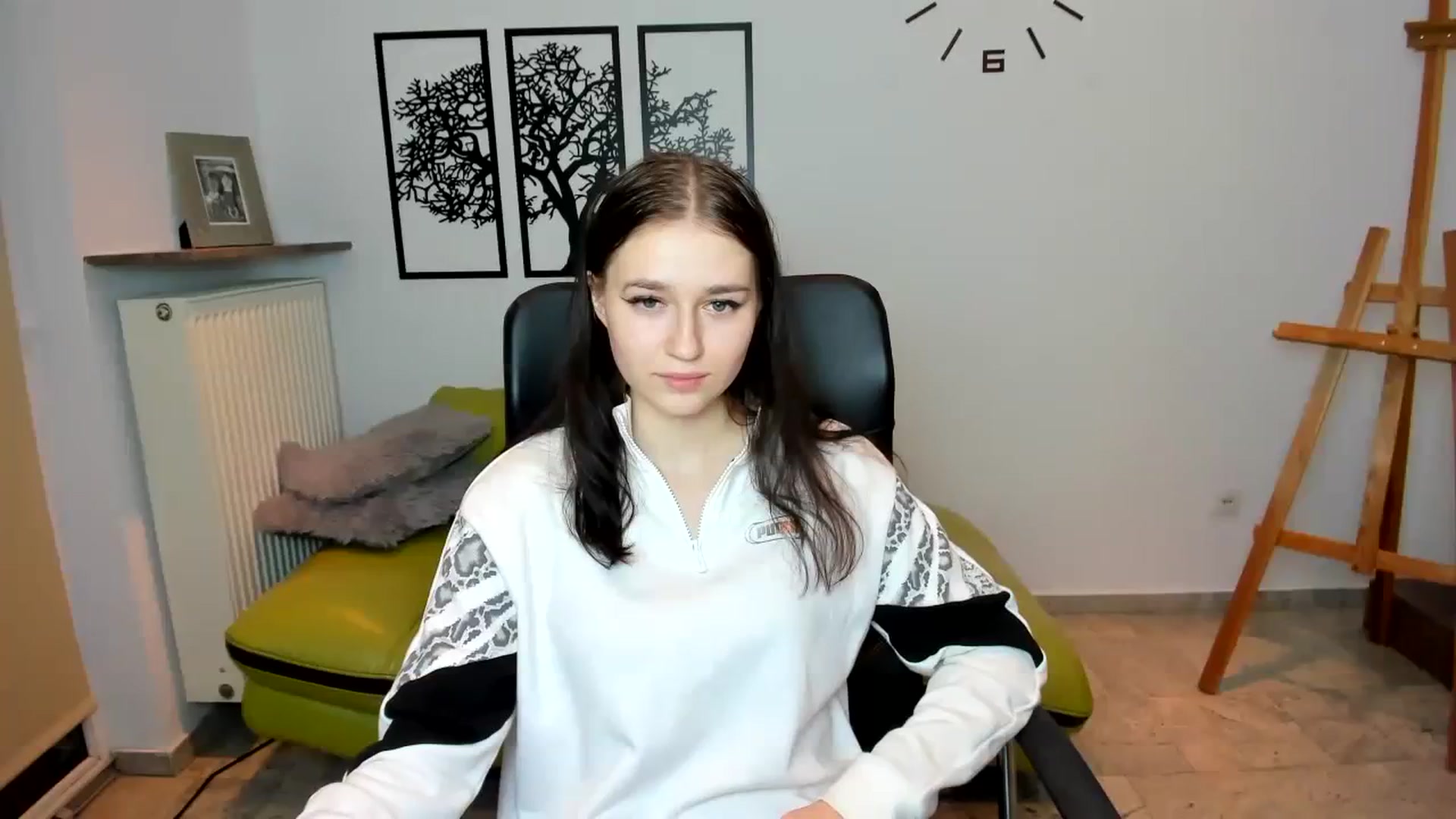Gallery image thumbnail from SsweetPeaches's myfreecams stream on, 01/03/2024, 02:13 image 15 of 20