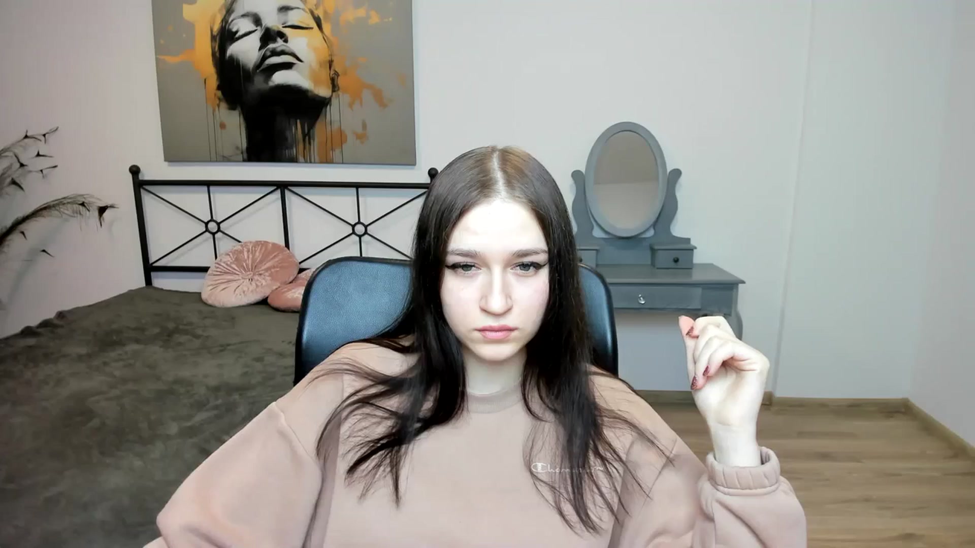 Gallery image thumbnail from SsweetPeaches's myfreecams stream on, 01/07/2024, 22:58 image 6 of 20