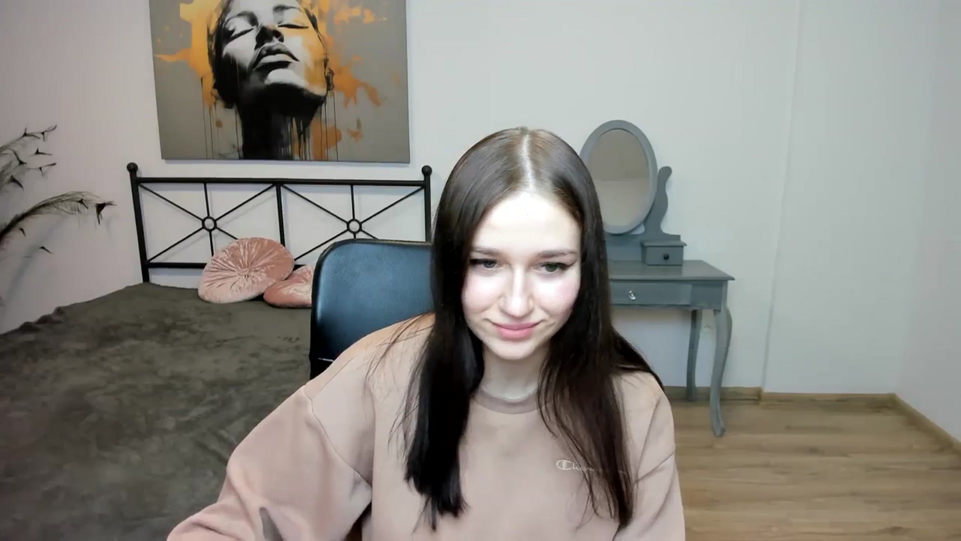 Gallery image thumbnail from SsweetPeaches's myfreecams stream on, 01/08/2024, 24:09 image 12 of 20