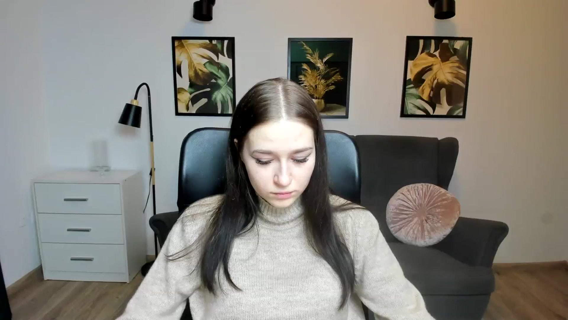 Gallery image thumbnail from SsweetPeaches's myfreecams stream on, 01/16/2024, 21:58 image 16 of 20