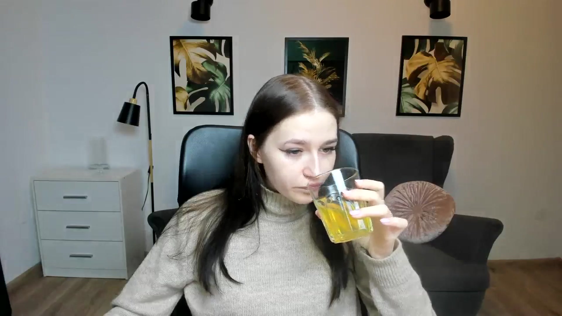 Gallery image thumbnail from SsweetPeaches's myfreecams stream on, 01/16/2024, 21:58 image 9 of 20