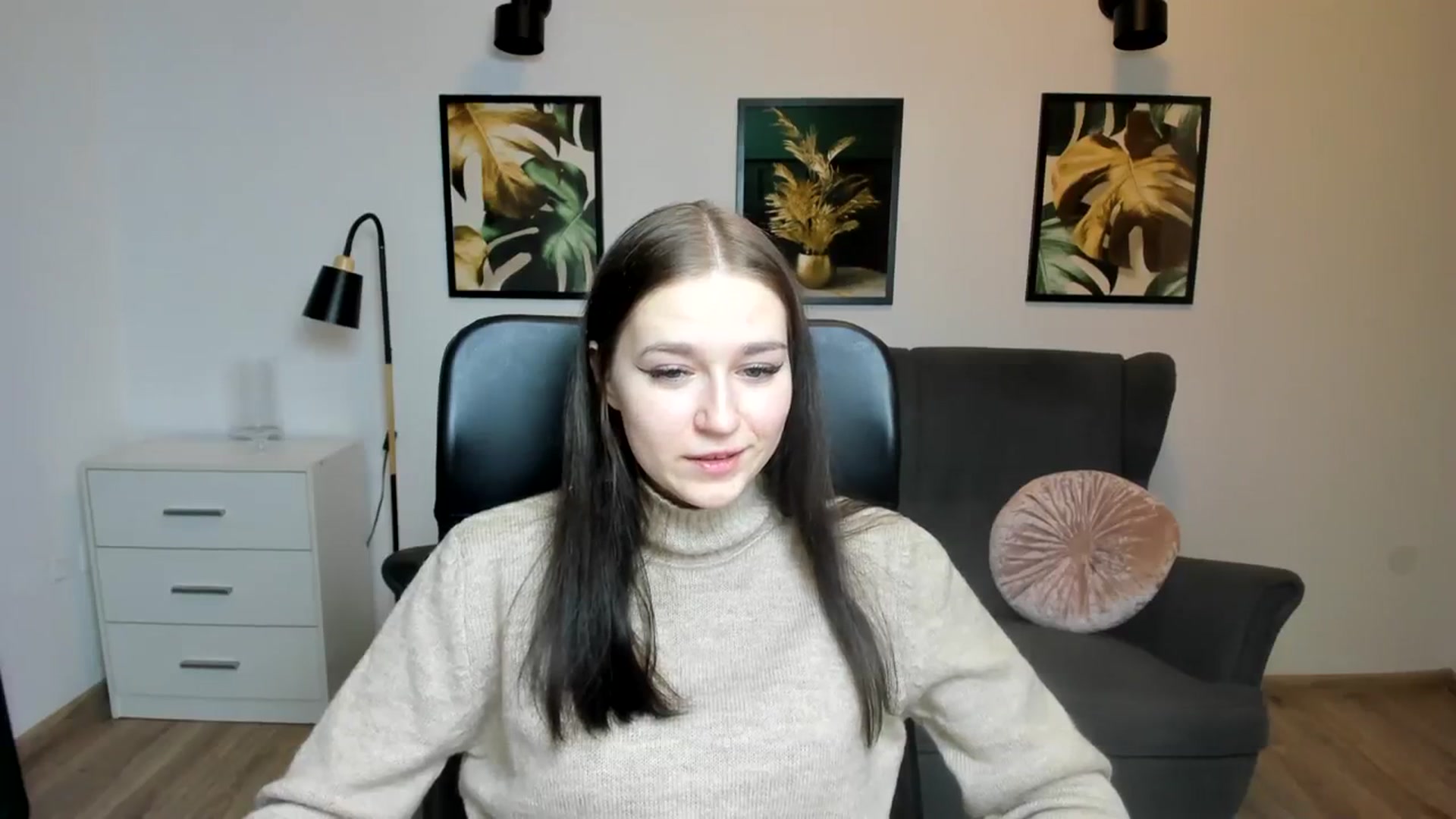 Gallery image thumbnail from SsweetPeaches's myfreecams stream on, 01/16/2024, 22:58 image 10 of 20