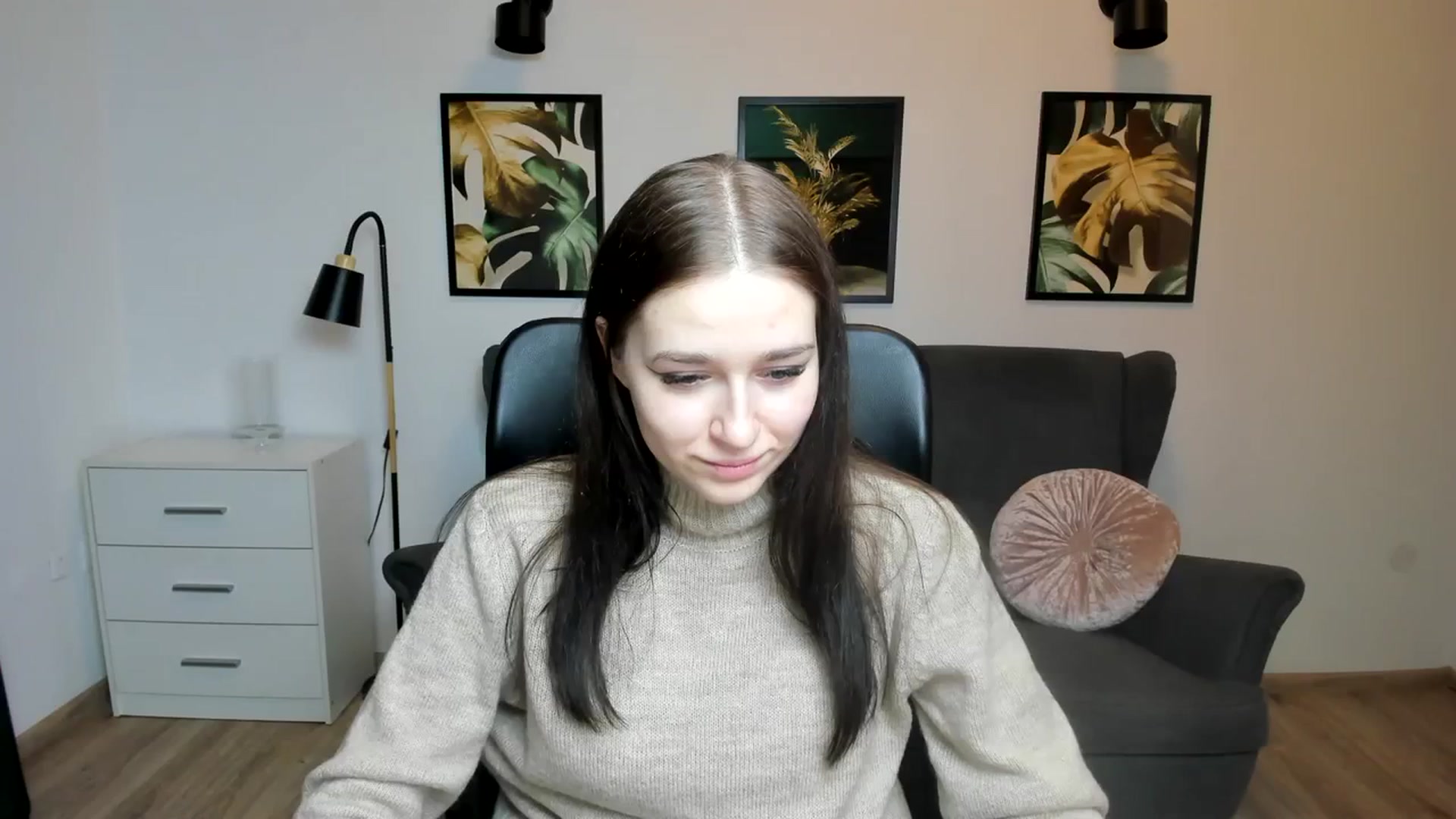 Gallery image thumbnail from SsweetPeaches's myfreecams stream on, 01/16/2024, 22:58 image 17 of 20