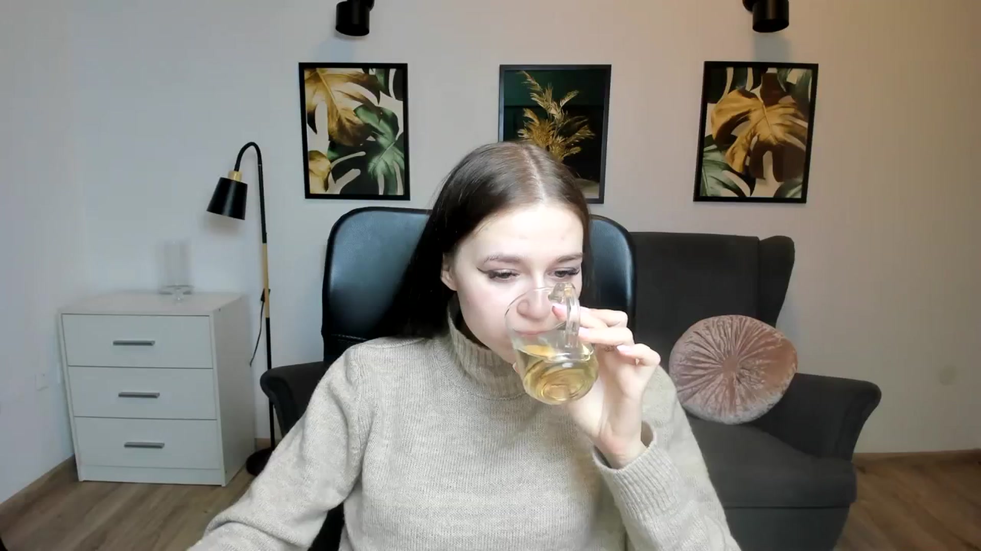 Gallery image thumbnail from SsweetPeaches's myfreecams stream on, 01/17/2024, 01:20 image 11 of 20