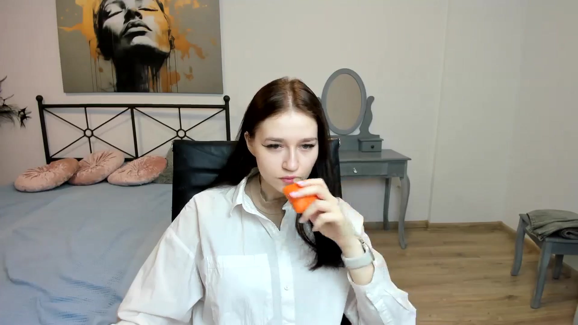 Gallery image thumbnail from SsweetPeaches's myfreecams stream on, 02/01/2024, 21:30 image 13 of 20