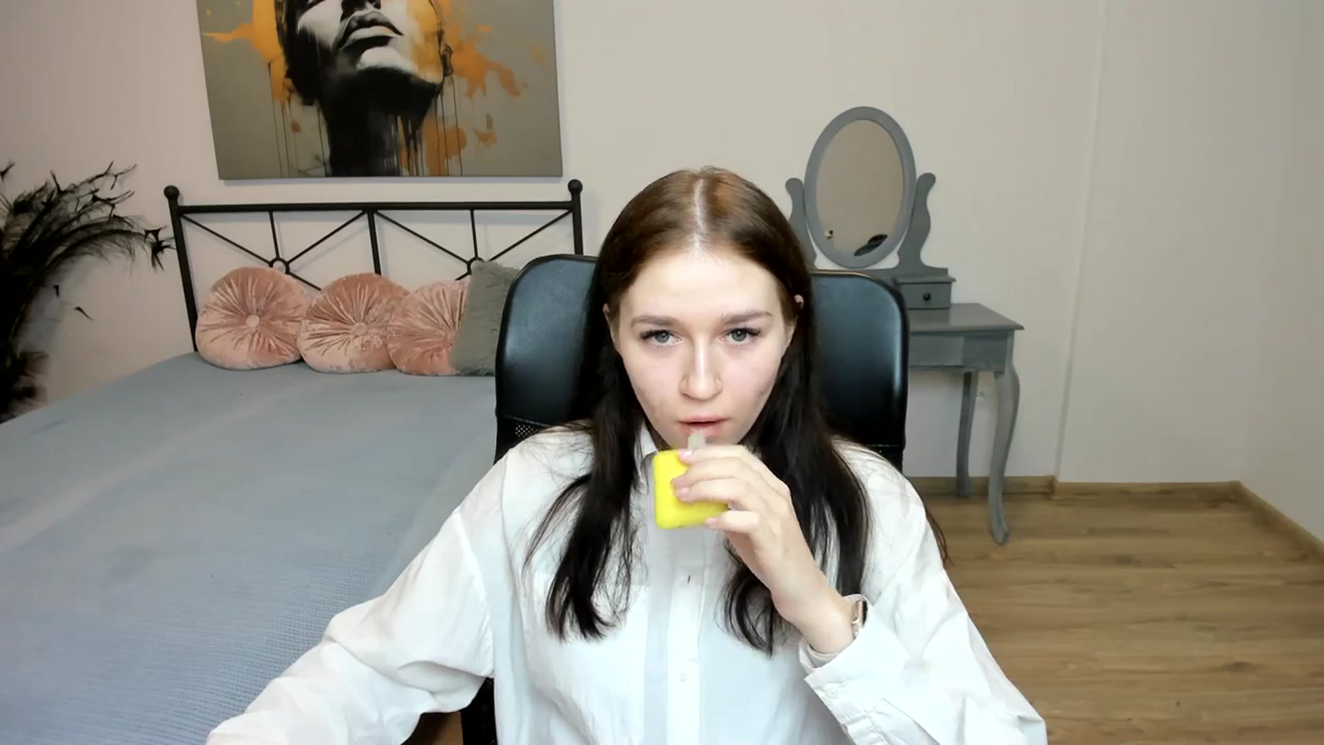 Gallery image thumbnail from SsweetPeaches's myfreecams stream on, 02/27/2024, 24:32 image 6 of 20