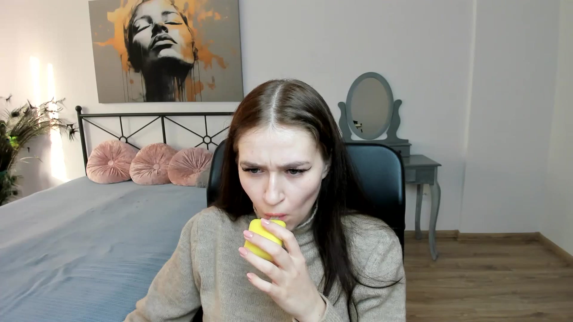 Gallery image thumbnail from SsweetPeaches's myfreecams stream on, 02/29/2024, 15:36 image 11 of 20