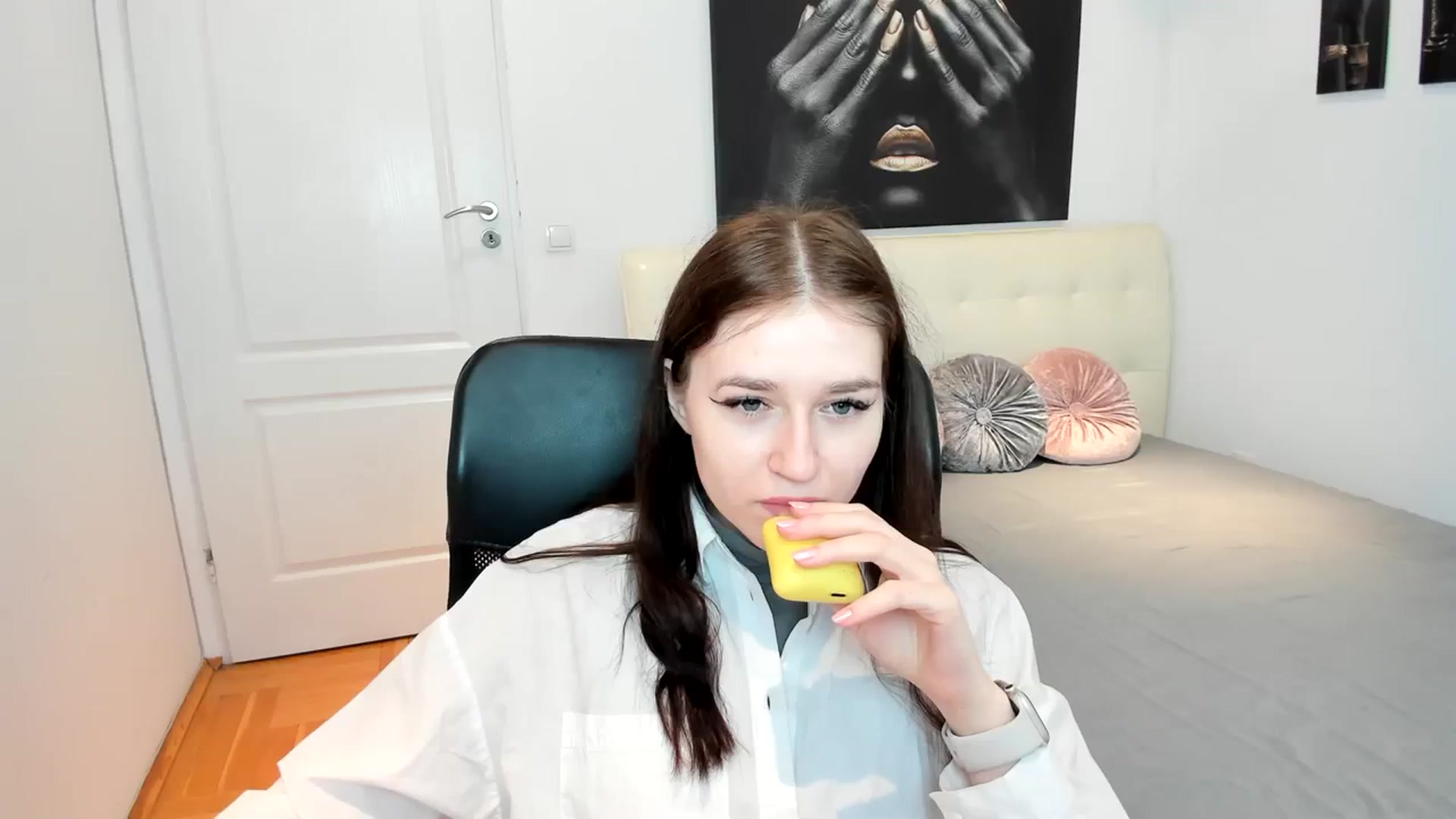 Gallery image thumbnail from SsweetPeaches's myfreecams stream on, 03/01/2024, 13:45 image 1 of 20