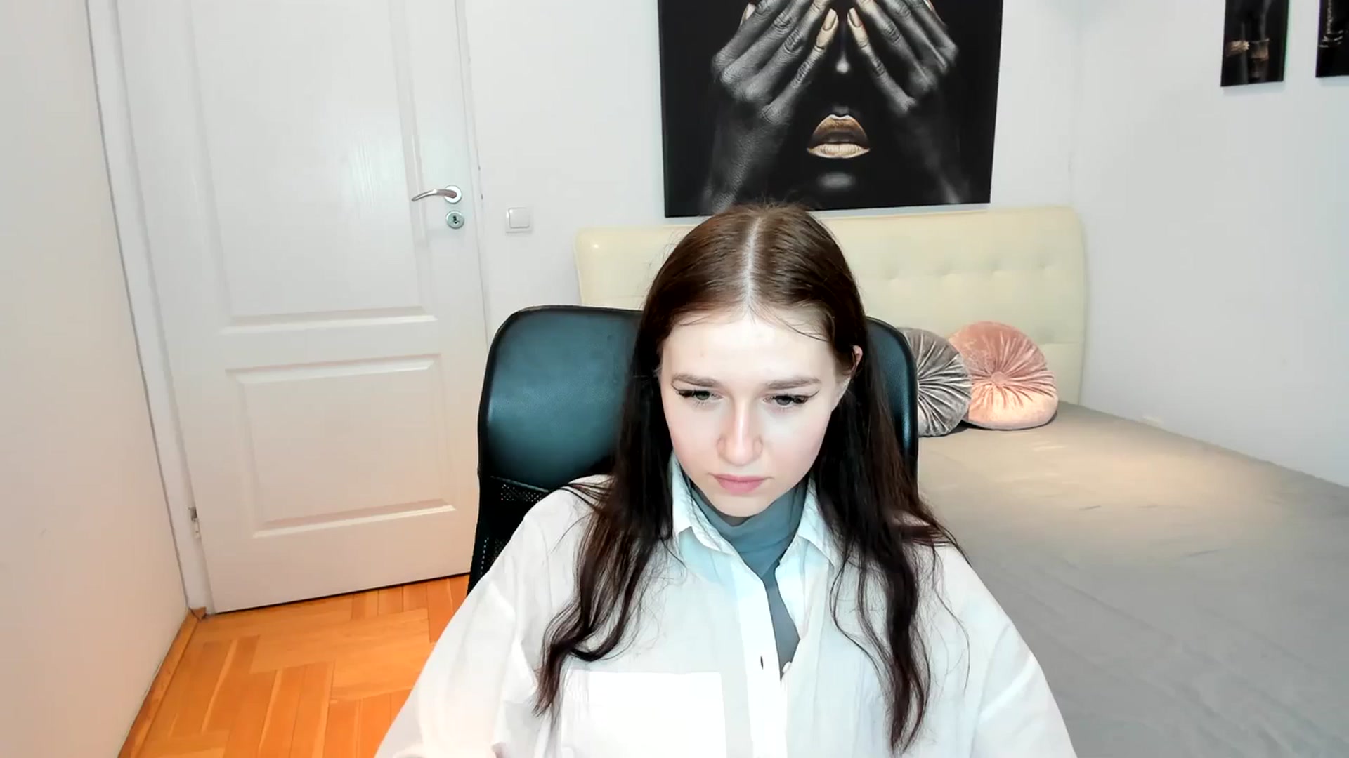 Gallery image thumbnail from SsweetPeaches's myfreecams stream on, 03/01/2024, 15:19 image 16 of 20