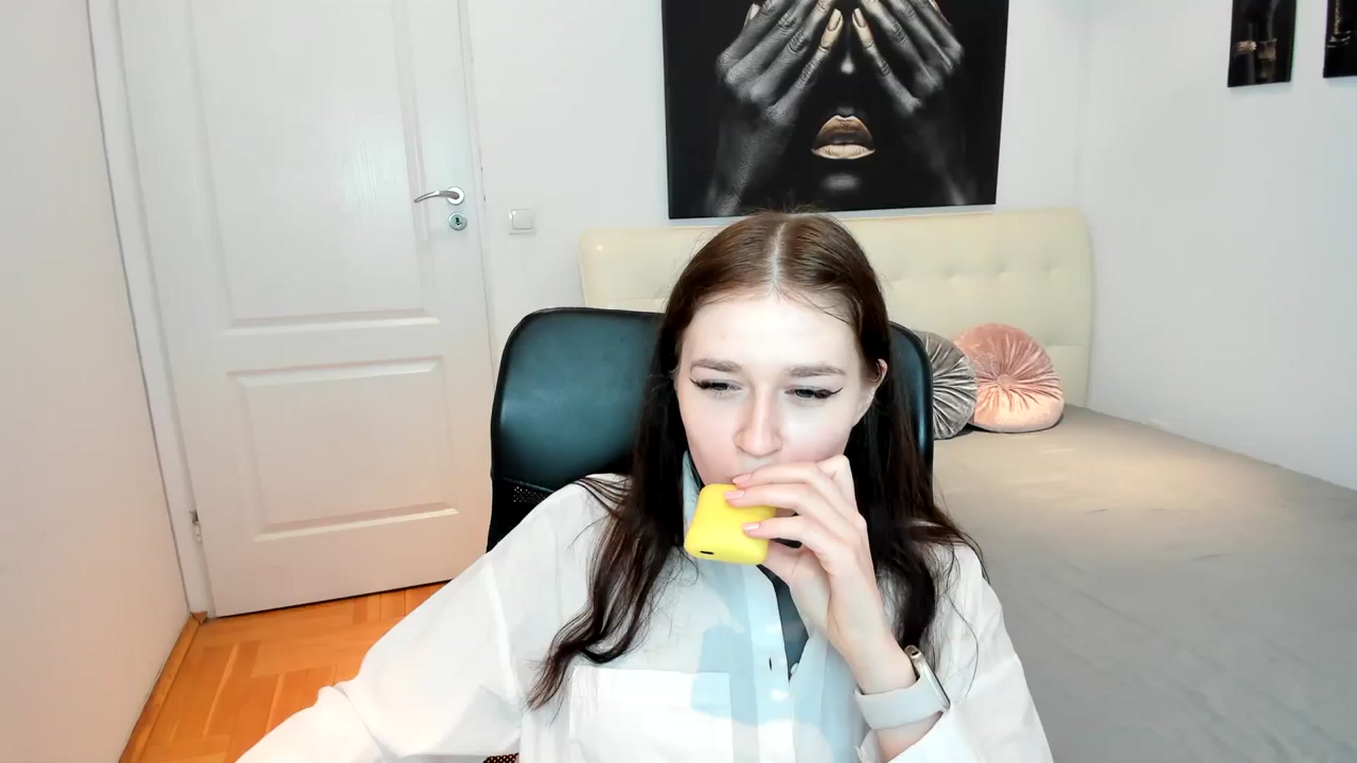 Gallery image thumbnail from SsweetPeaches's myfreecams stream on, 03/01/2024, 15:19 image 15 of 20