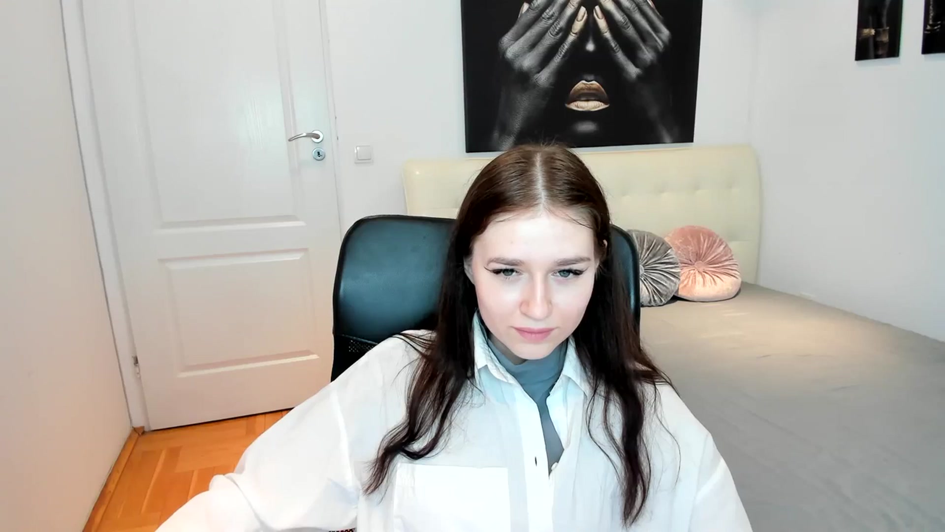 Gallery image thumbnail from SsweetPeaches's myfreecams stream on, 03/01/2024, 15:19 image 17 of 20