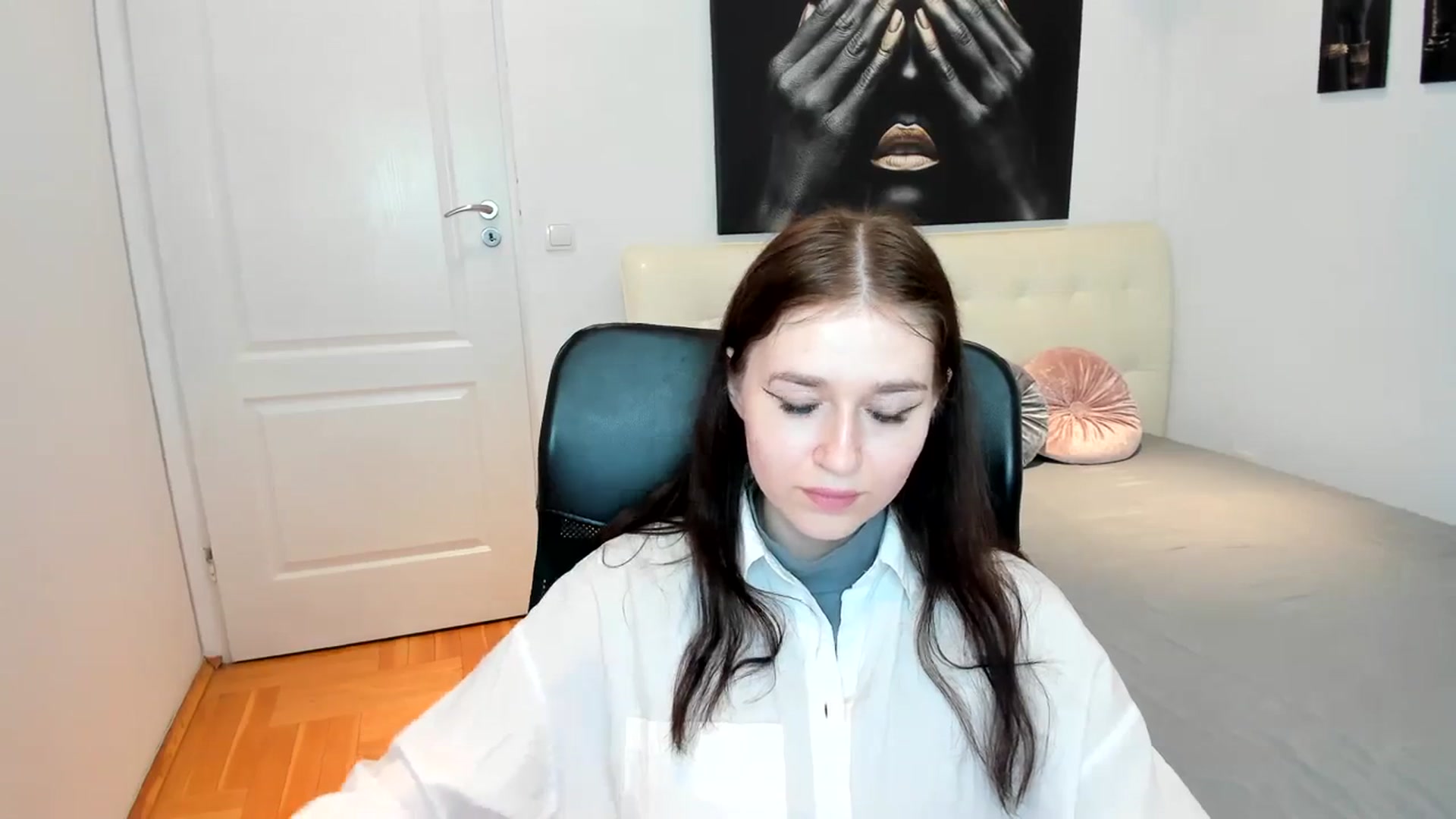 Gallery image thumbnail from SsweetPeaches's myfreecams stream on, 03/01/2024, 15:50 image 12 of 20