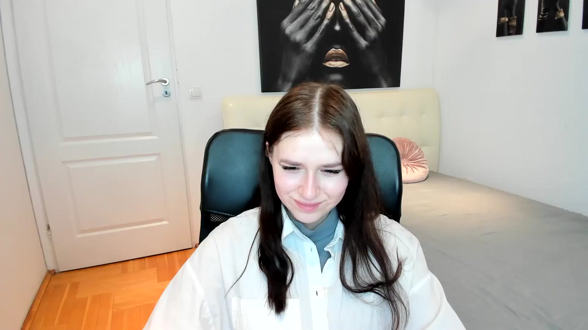 Gallery image thumbnail from SsweetPeaches's myfreecams stream on, 03/01/2024, 19:36 image 20 of 20