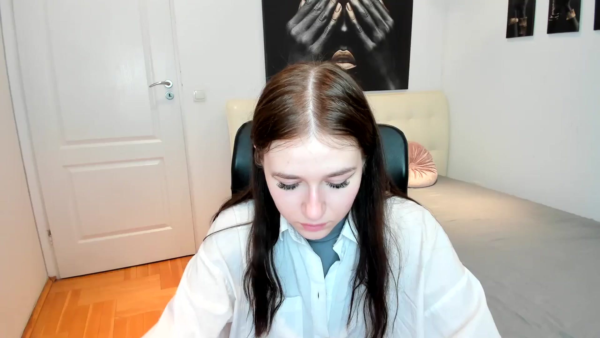 Gallery image thumbnail from SsweetPeaches's myfreecams stream on, 03/01/2024, 19:36 image 3 of 20