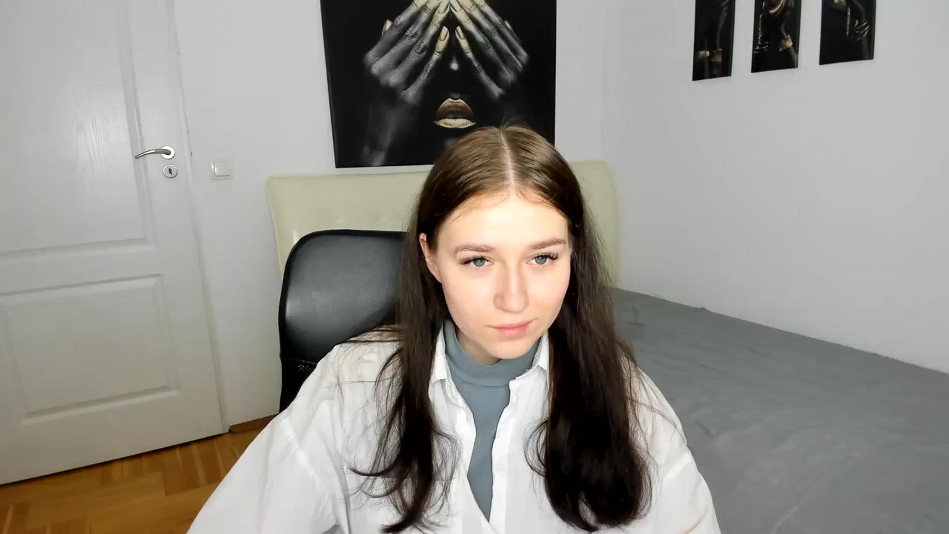 Gallery image thumbnail from SsweetPeaches's myfreecams stream on, 03/08/2024, 17:15 image 13 of 20
