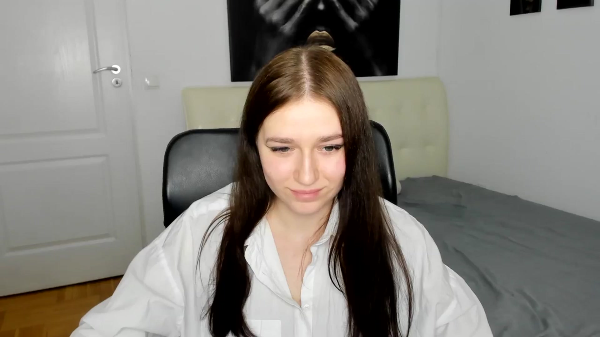 Gallery image thumbnail from SsweetPeaches's myfreecams stream on, 03/10/2024, 19:37 image 14 of 20