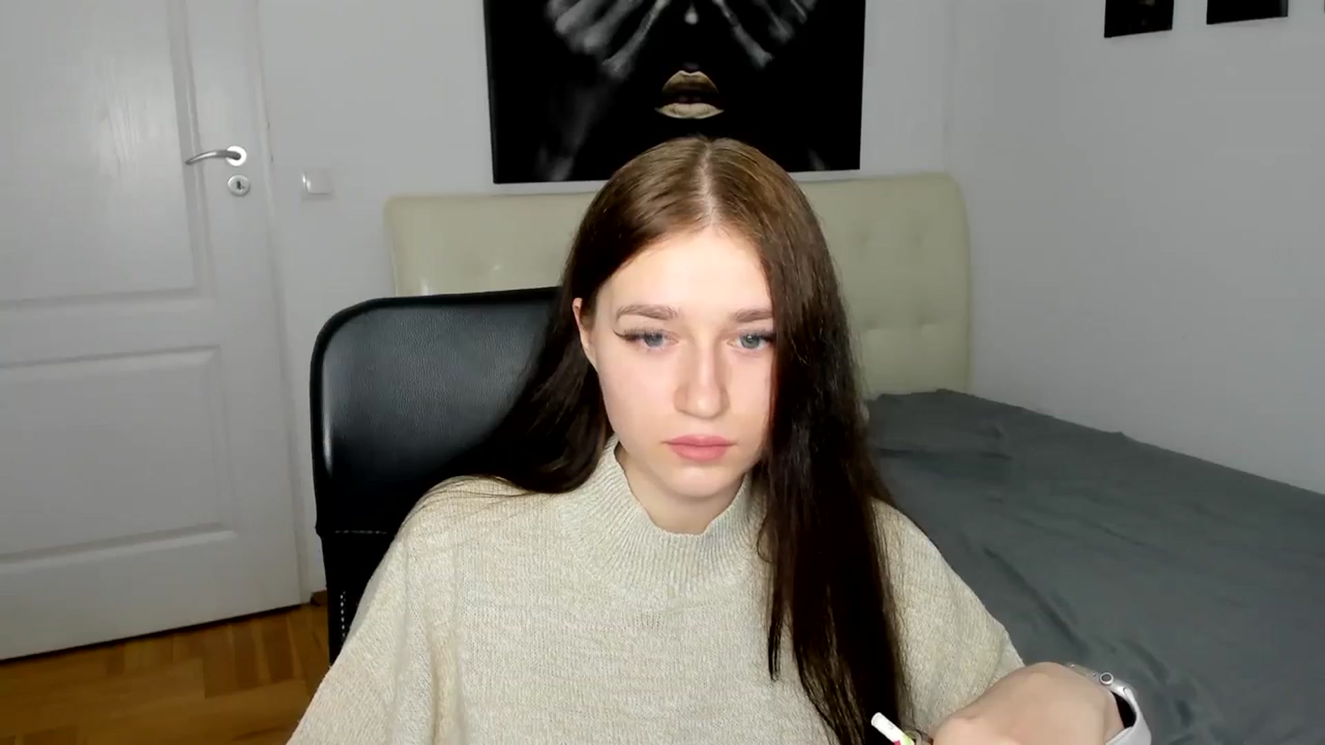 Gallery image thumbnail from SsweetPeaches's myfreecams stream on, 03/12/2024, 19:38 image 15 of 20