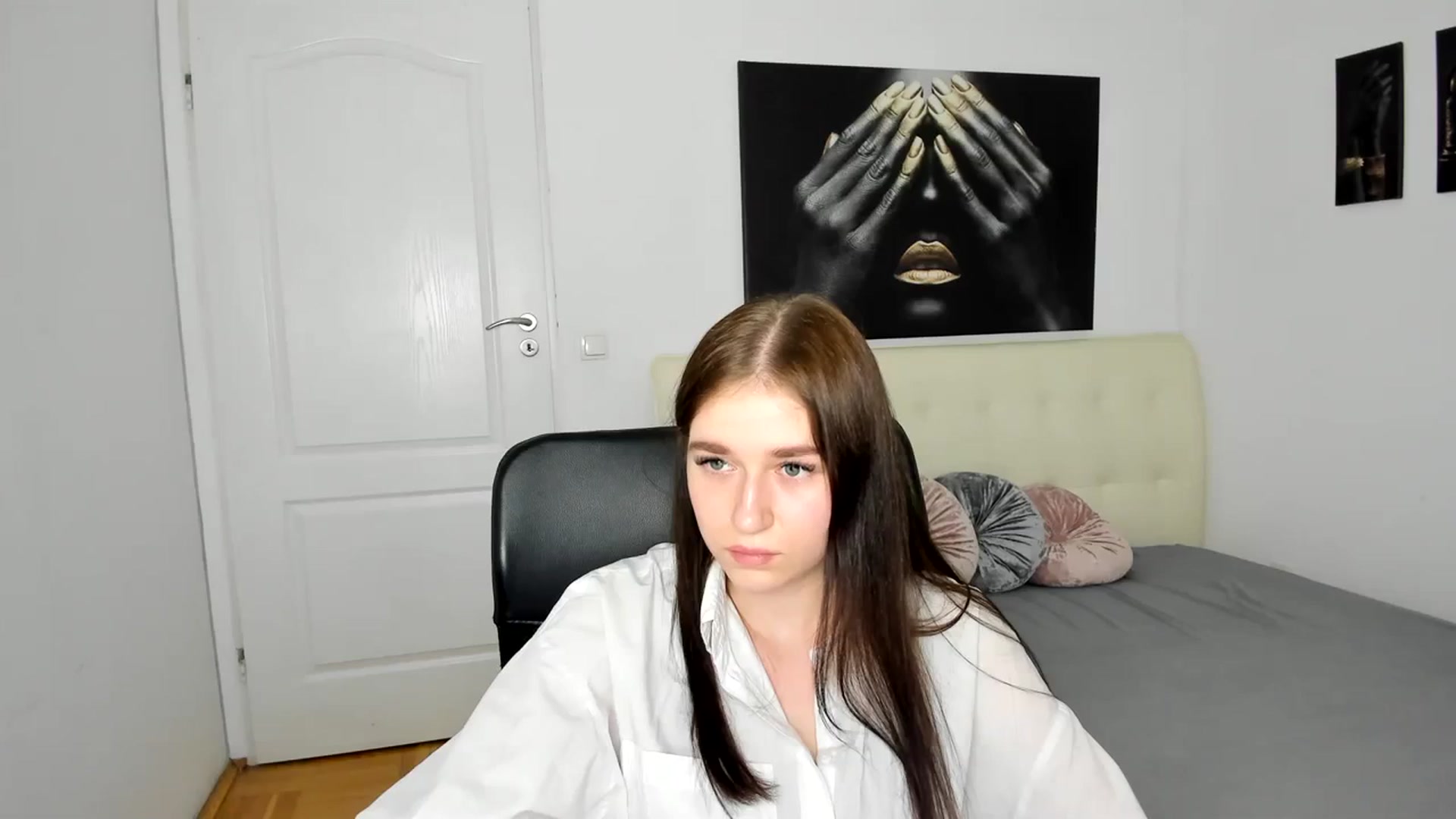 Gallery image thumbnail from SsweetPeaches's myfreecams stream on, 03/17/2024, 19:19 image 18 of 20