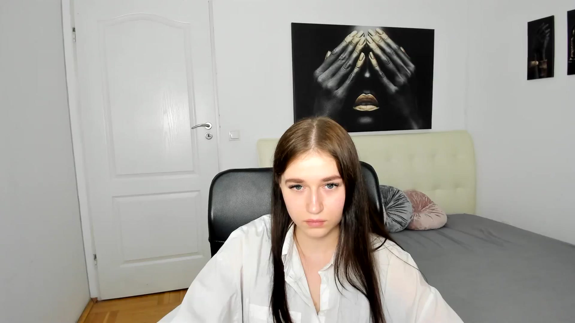 Gallery image thumbnail from SsweetPeaches's myfreecams stream on, 03/17/2024, 19:19 image 13 of 20