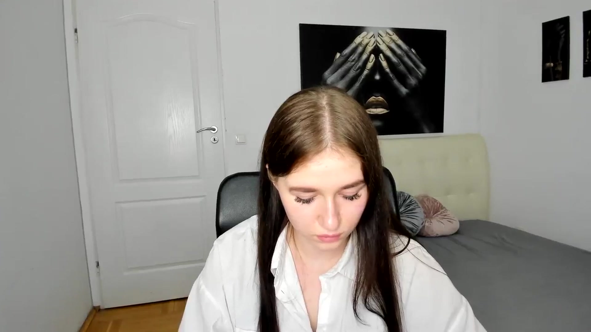 Gallery image thumbnail from SsweetPeaches's myfreecams stream on, 03/17/2024, 19:19 image 16 of 20