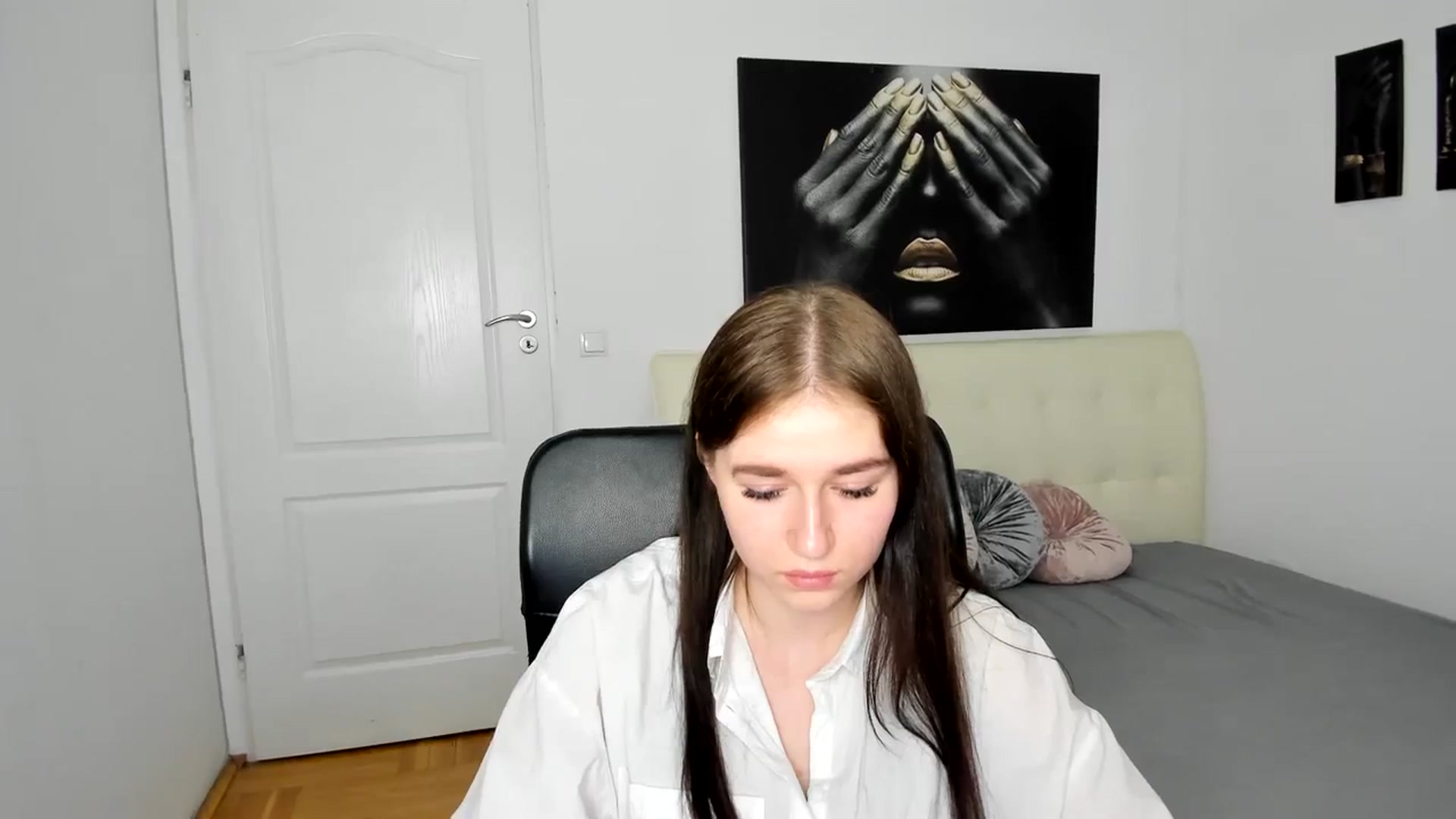 Gallery image thumbnail from SsweetPeaches's myfreecams stream on, 03/17/2024, 19:19 image 3 of 20