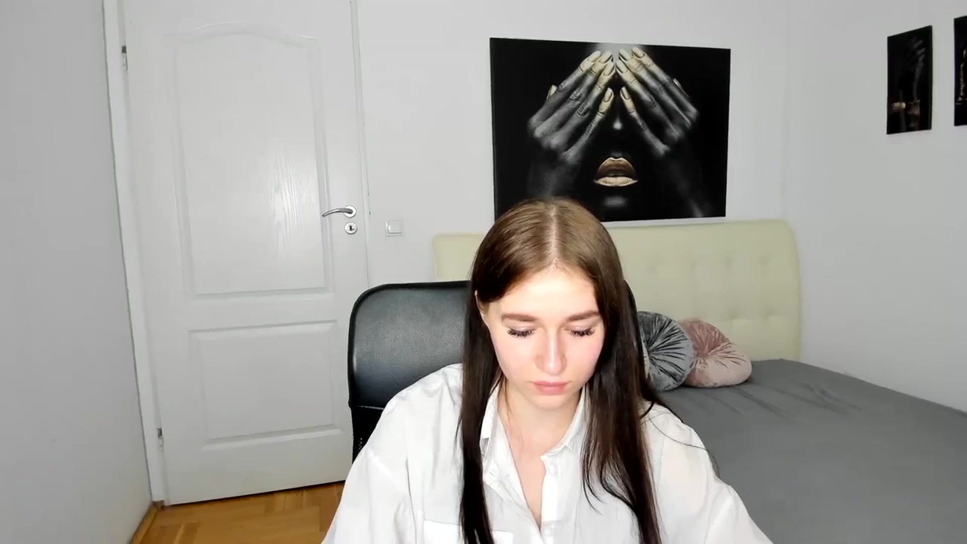 Gallery image thumbnail from SsweetPeaches's myfreecams stream on, 03/17/2024, 19:19 image 10 of 20