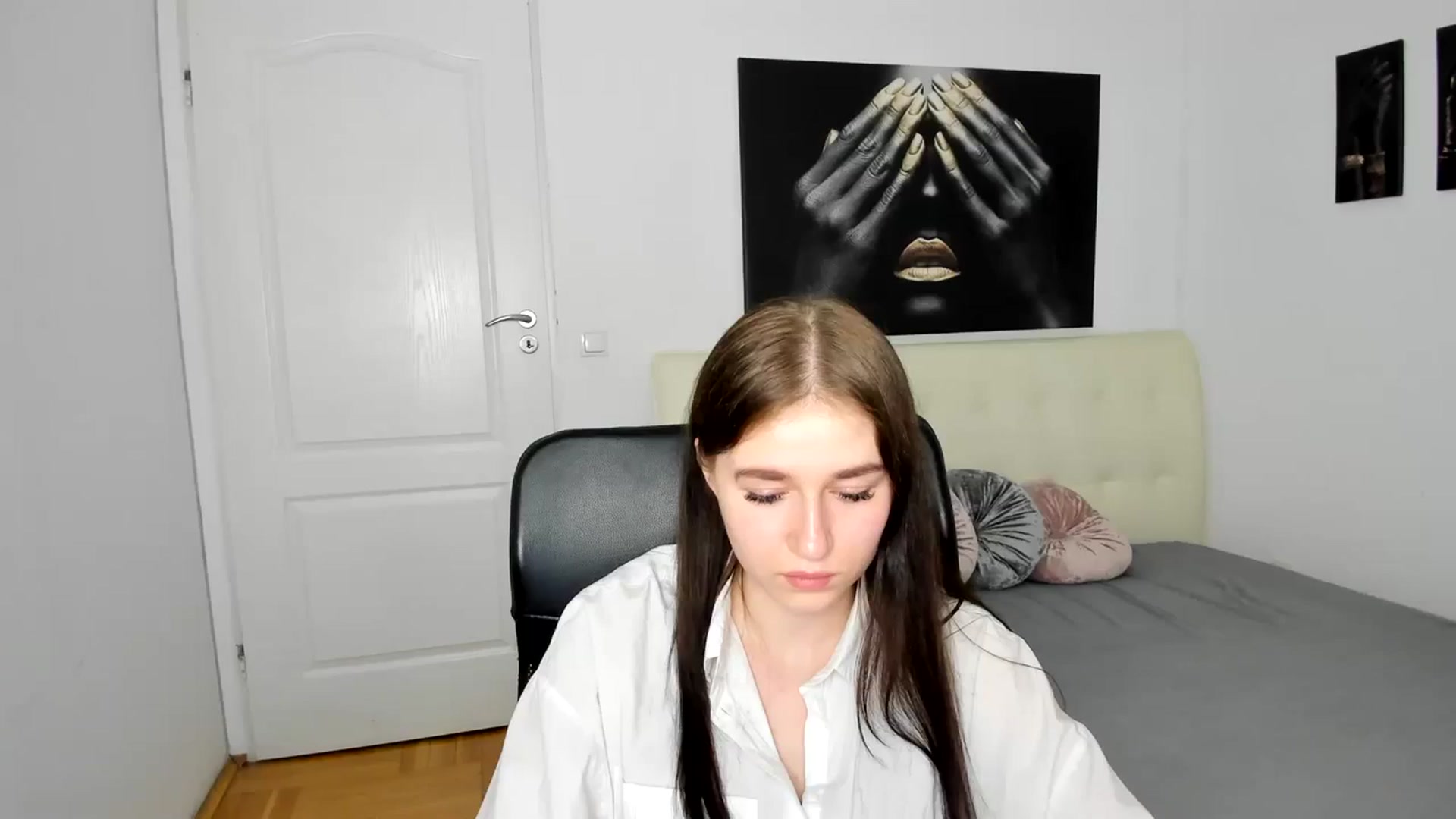 Gallery image thumbnail from SsweetPeaches's myfreecams stream on, 03/17/2024, 19:19 image 6 of 20