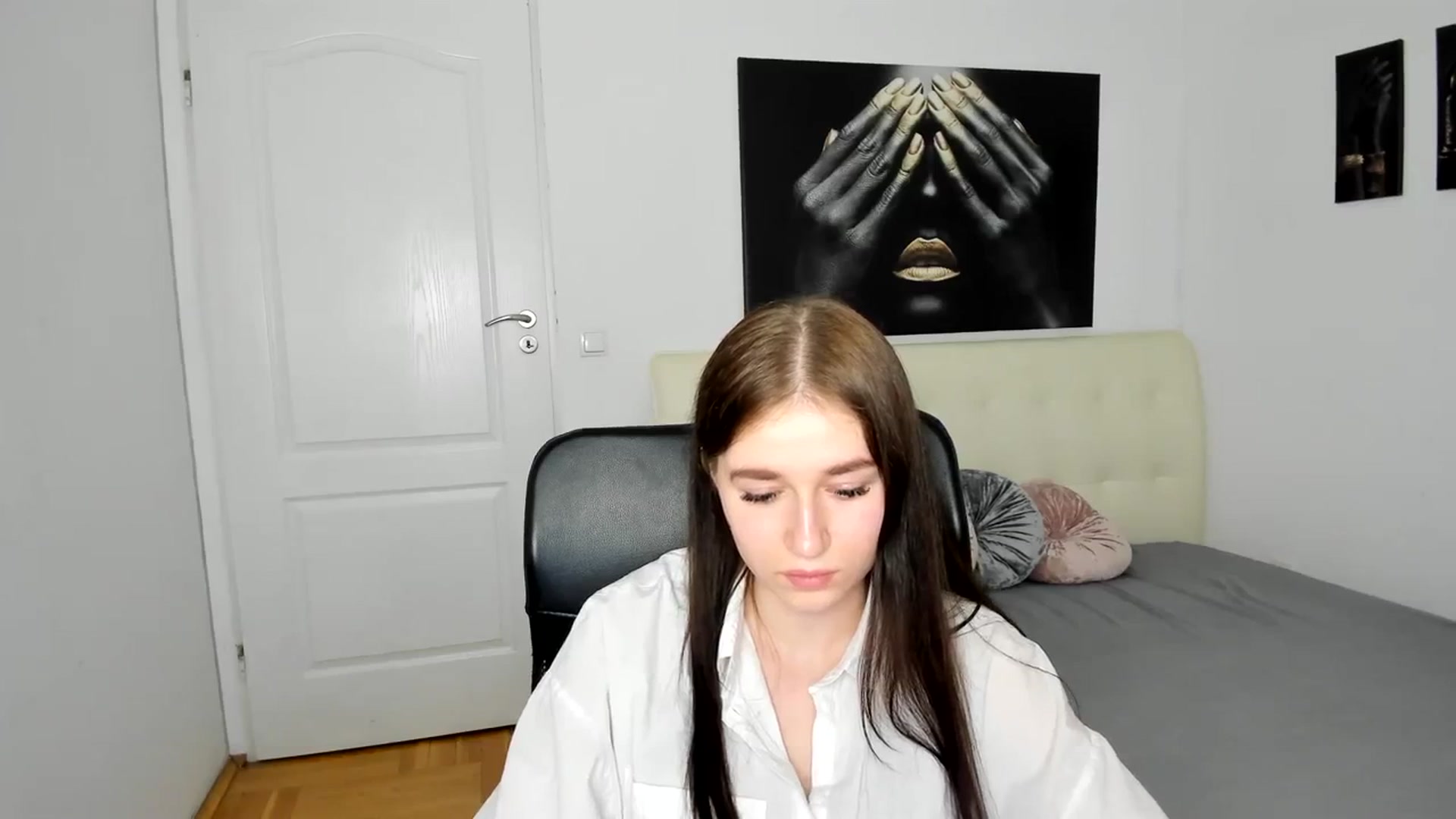 Gallery image thumbnail from SsweetPeaches's myfreecams stream on, 03/17/2024, 19:19 image 11 of 20