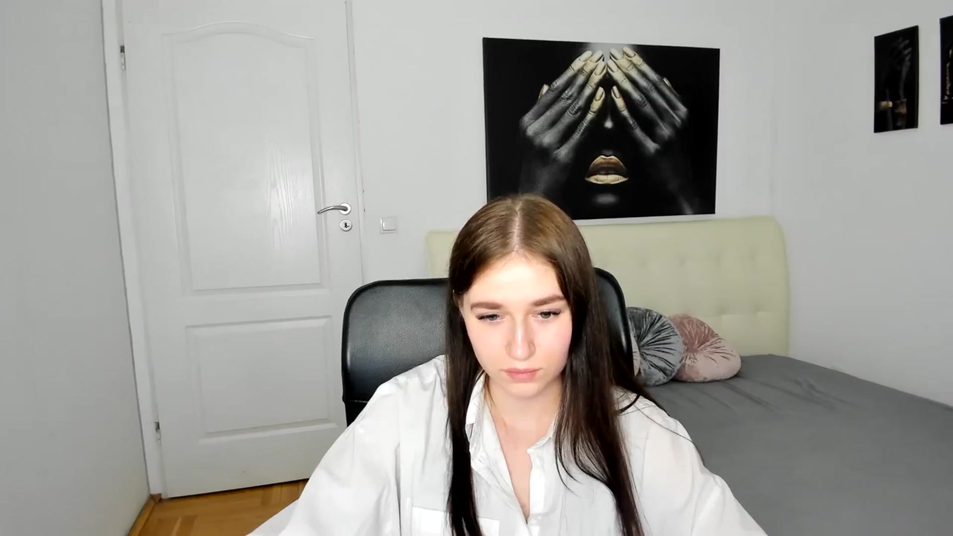 Gallery image thumbnail from SsweetPeaches's myfreecams stream on, 03/17/2024, 19:19 image 9 of 20