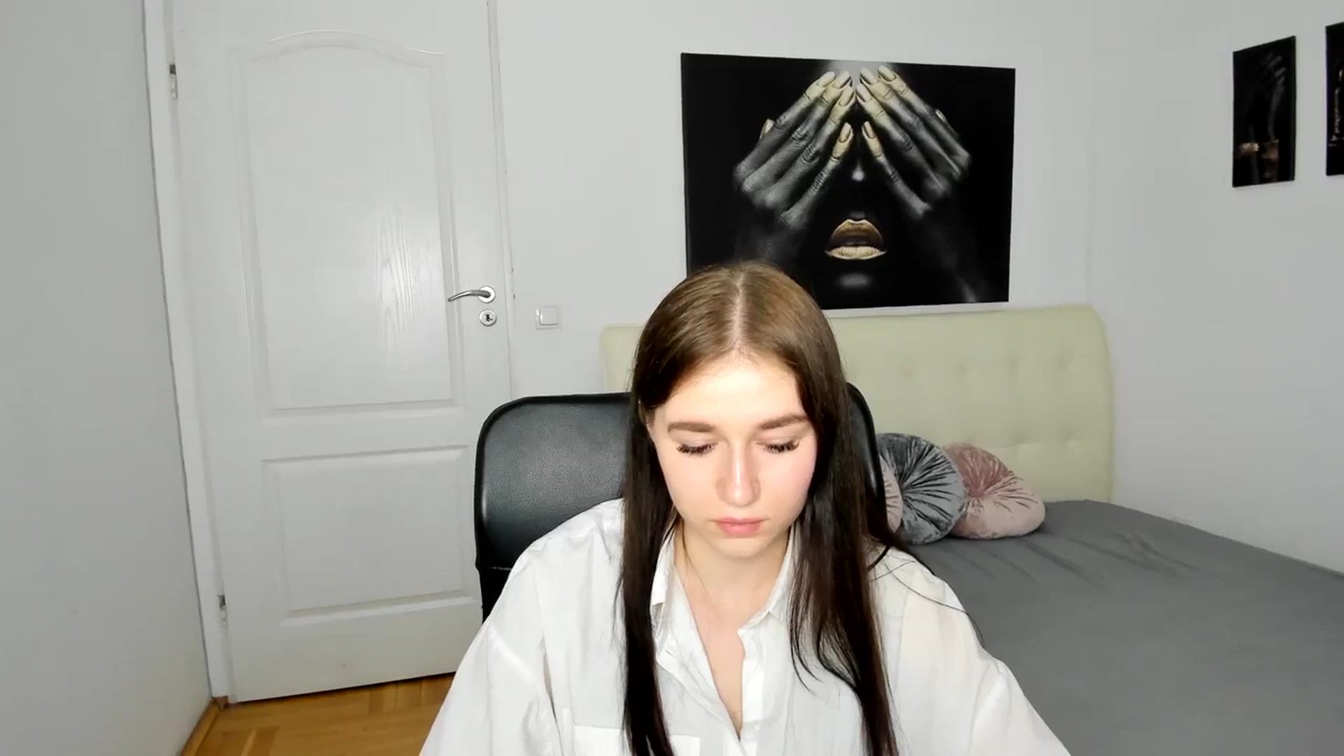 Gallery image thumbnail from SsweetPeaches's myfreecams stream on, 03/17/2024, 19:19 image 5 of 20