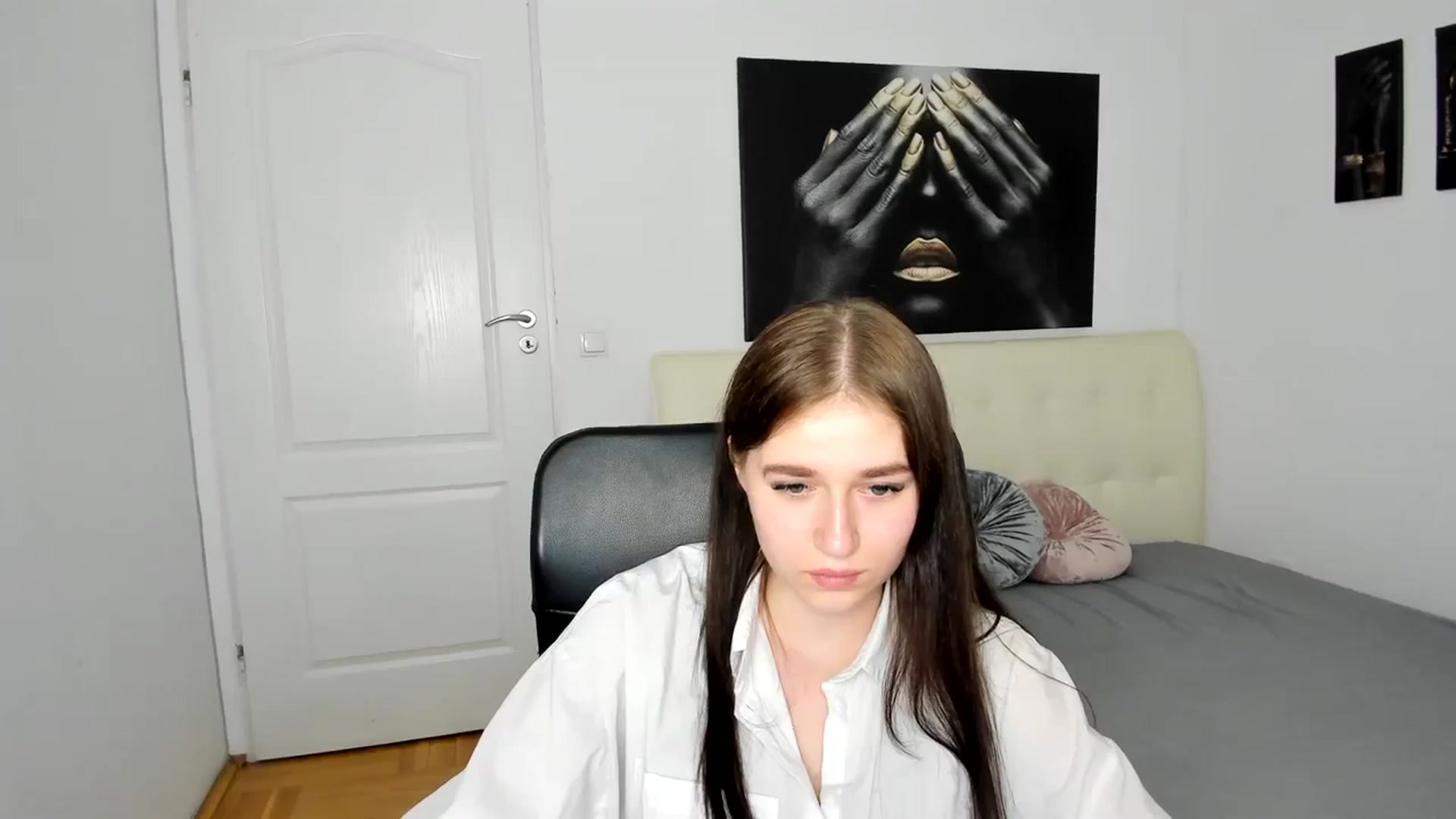 Gallery image thumbnail from SsweetPeaches's myfreecams stream on, 03/17/2024, 19:19 image 15 of 20