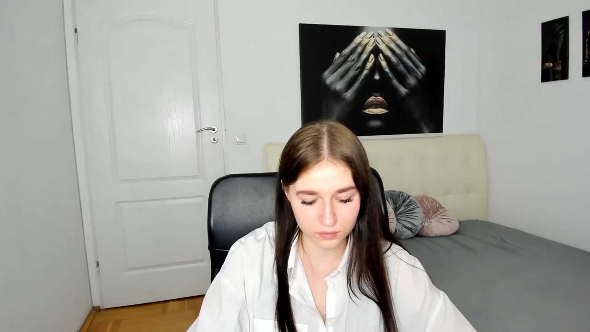Gallery image thumbnail from SsweetPeaches's myfreecams stream on, 03/17/2024, 19:19 image 7 of 20