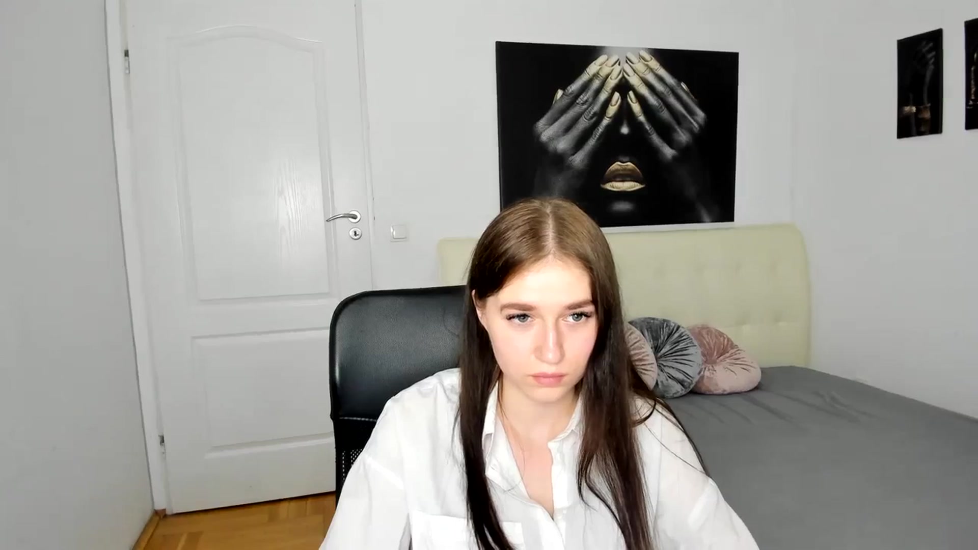 Gallery image thumbnail from SsweetPeaches's myfreecams stream on, 03/17/2024, 19:19 image 17 of 20