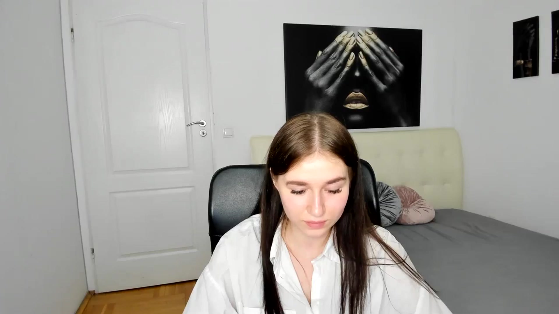 Gallery image thumbnail from SsweetPeaches's myfreecams stream on, 03/17/2024, 19:54 image 16 of 20