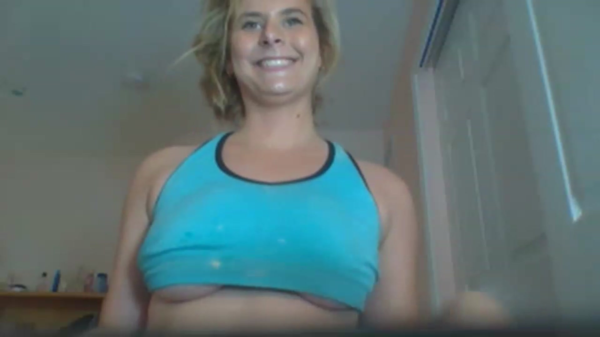Gallery image thumbnail from StaceyFox's myfreecams stream on, 11/19/2022, 20:59 image 19 of 20