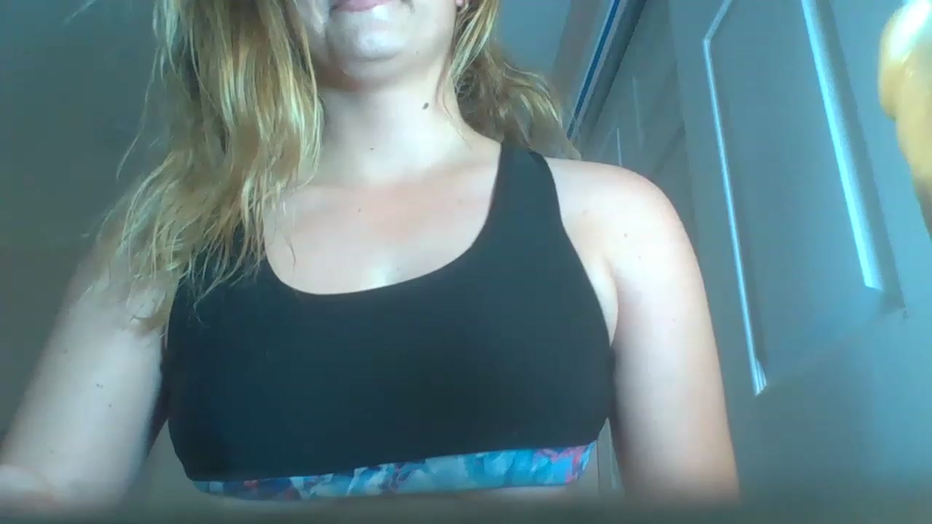 Gallery image thumbnail from StaceyFox's myfreecams stream on, 11/20/2022, 21:26 image 18 of 20