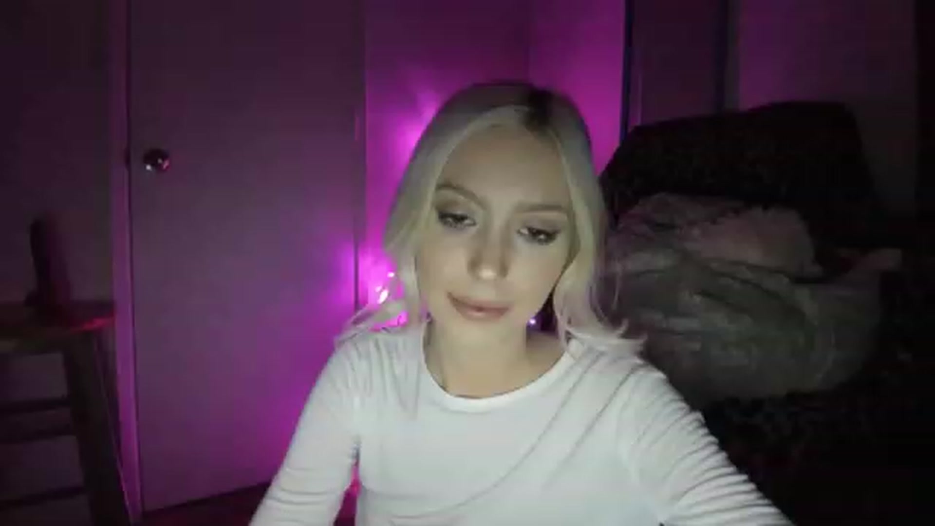 Gallery image thumbnail from StacieNaughty's myfreecams stream on, 11/18/2022, 06:05 image 16 of 20