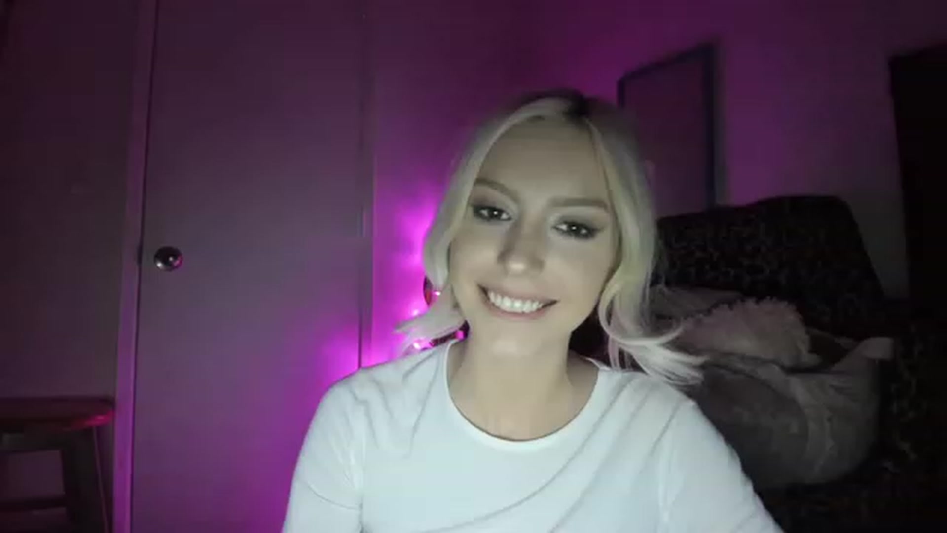 Gallery image thumbnail from StacieNaughty's myfreecams stream on, 11/18/2022, 06:05 image 12 of 20