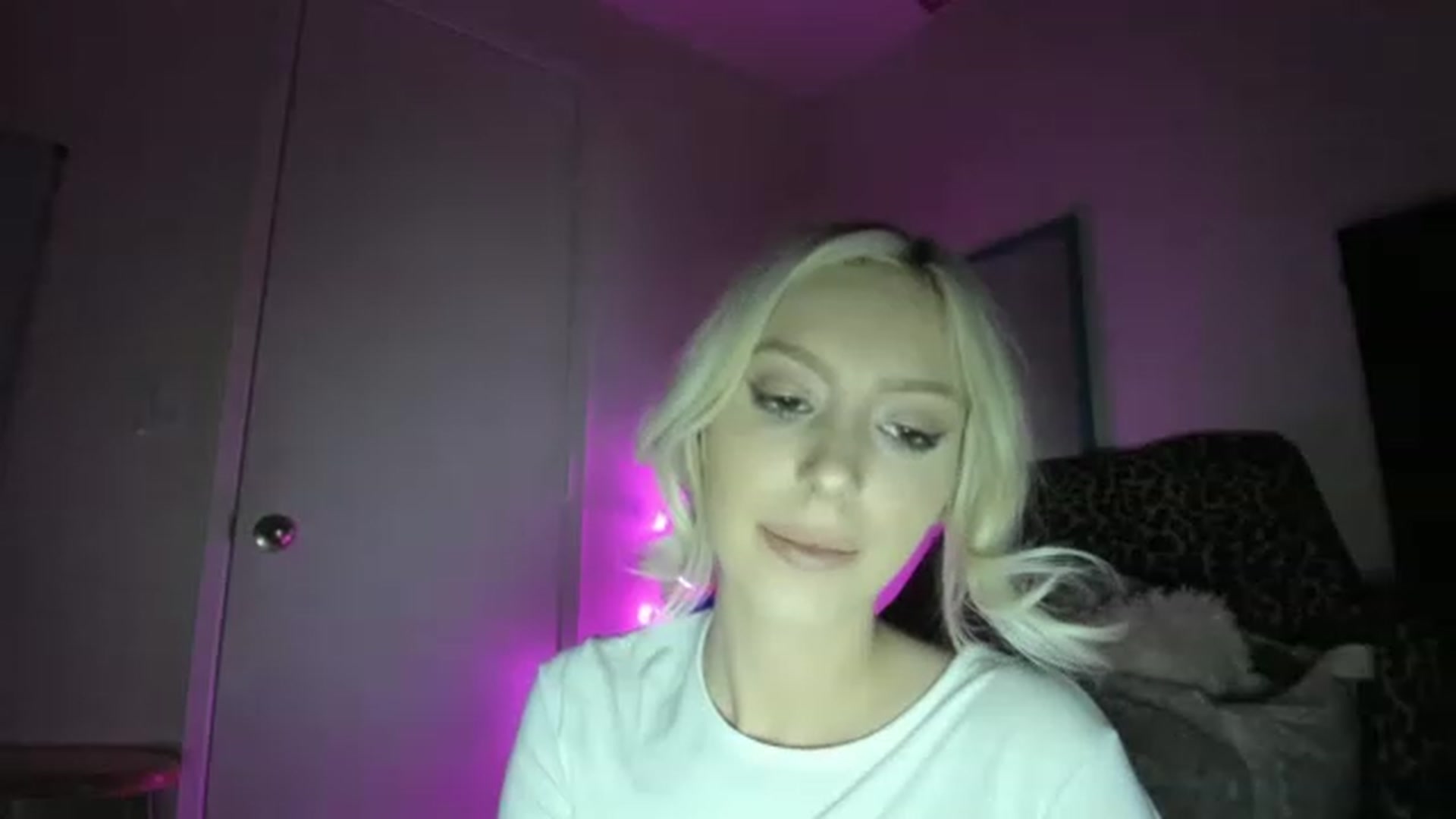 Gallery image thumbnail from StacieNaughty's myfreecams stream on, 11/18/2022, 06:05 image 7 of 20