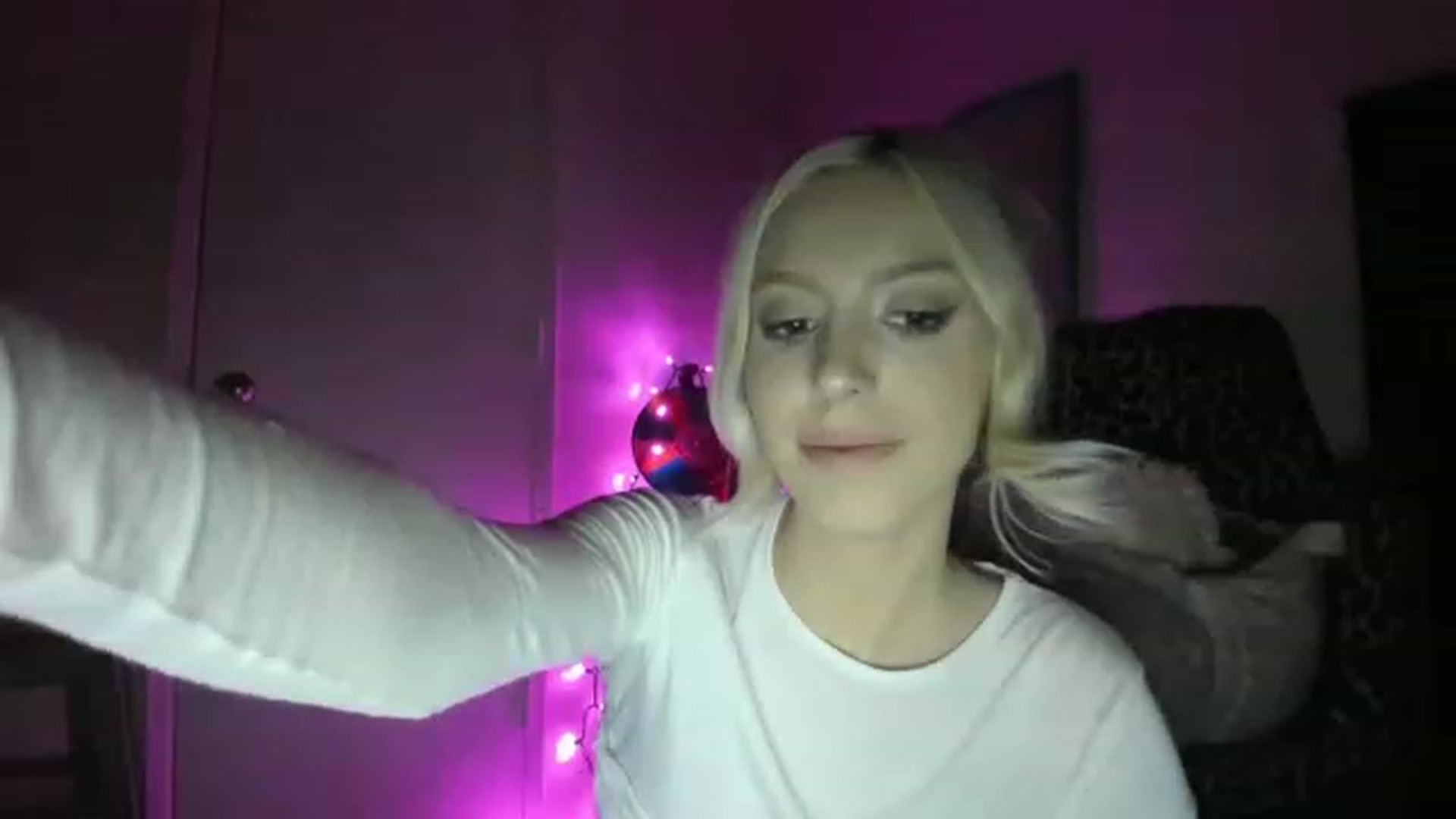 Gallery image thumbnail from StacieNaughty's myfreecams stream on, 11/18/2022, 06:05 image 4 of 20