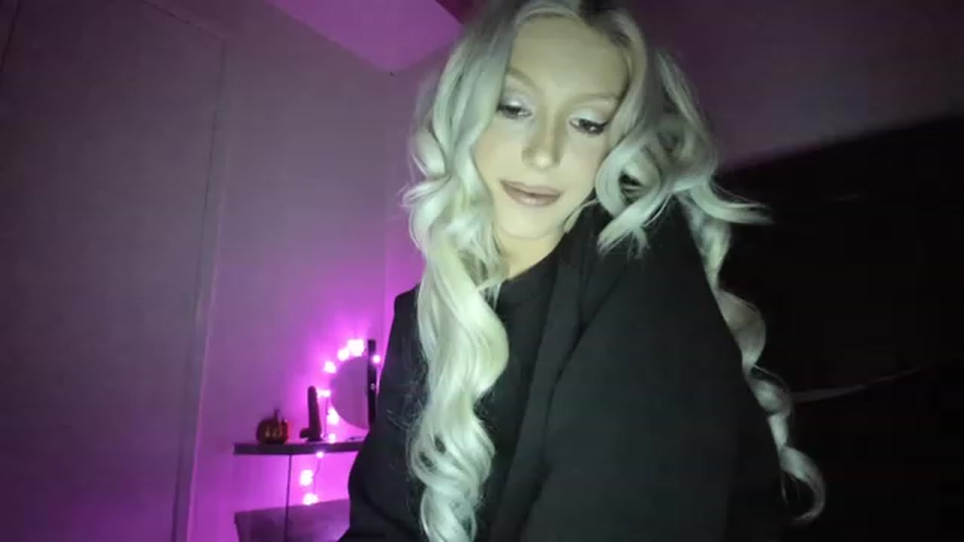 Gallery image thumbnail from StacieNaughty's myfreecams stream on, 11/29/2022, 08:07 image 11 of 20