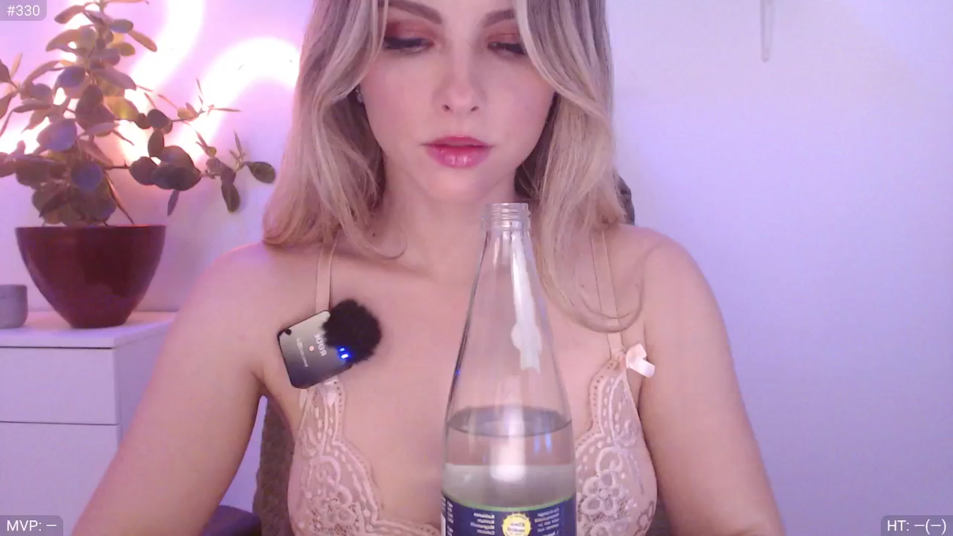Gallery image thumbnail from StacyDoll's myfreecams stream on, 12/31/2024, 24:07 image 2 of 20