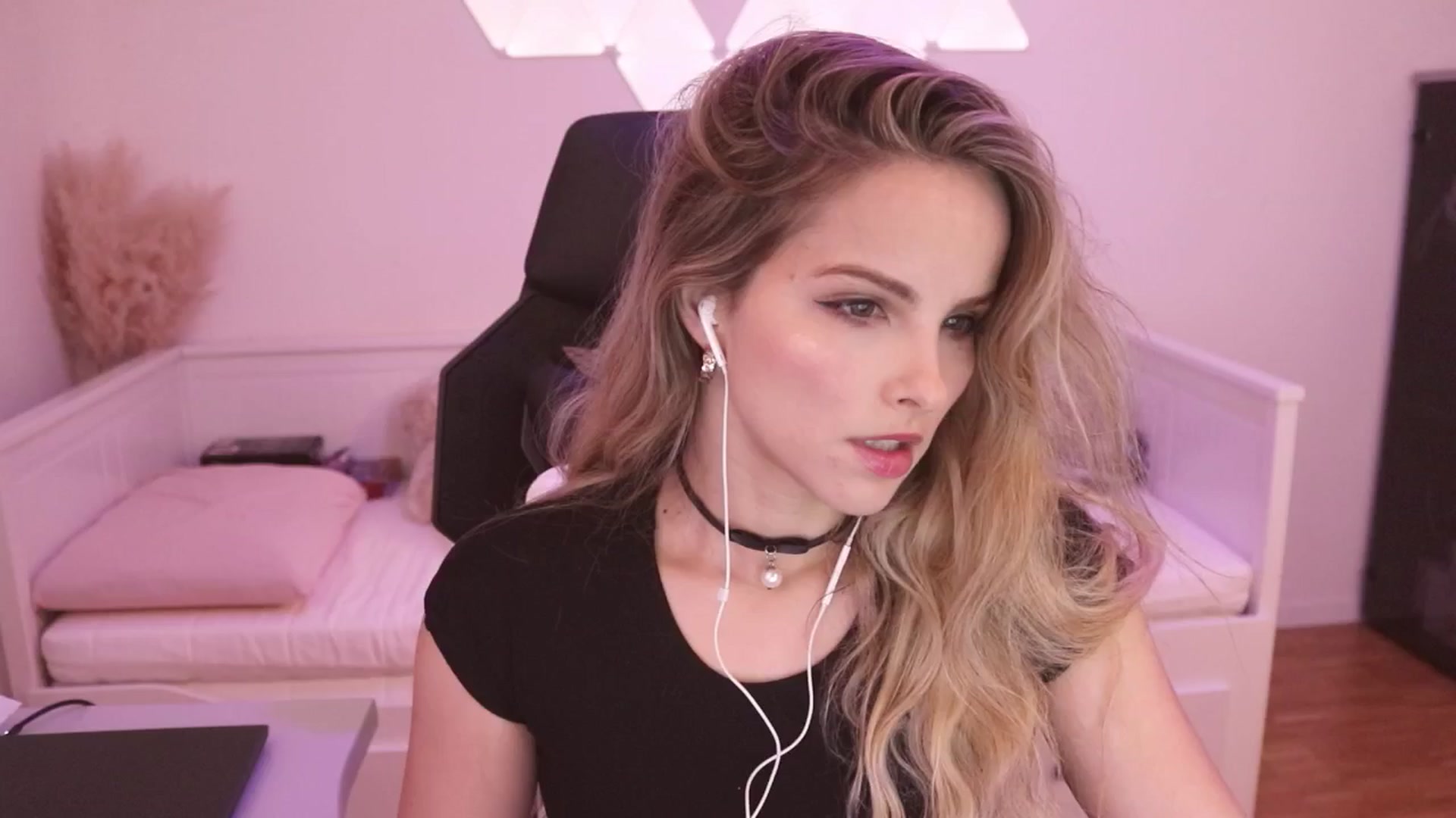 Gallery image thumbnail from StacyDoll's myfreecams stream on, 02/24/2025, 22:47 image 4 of 20