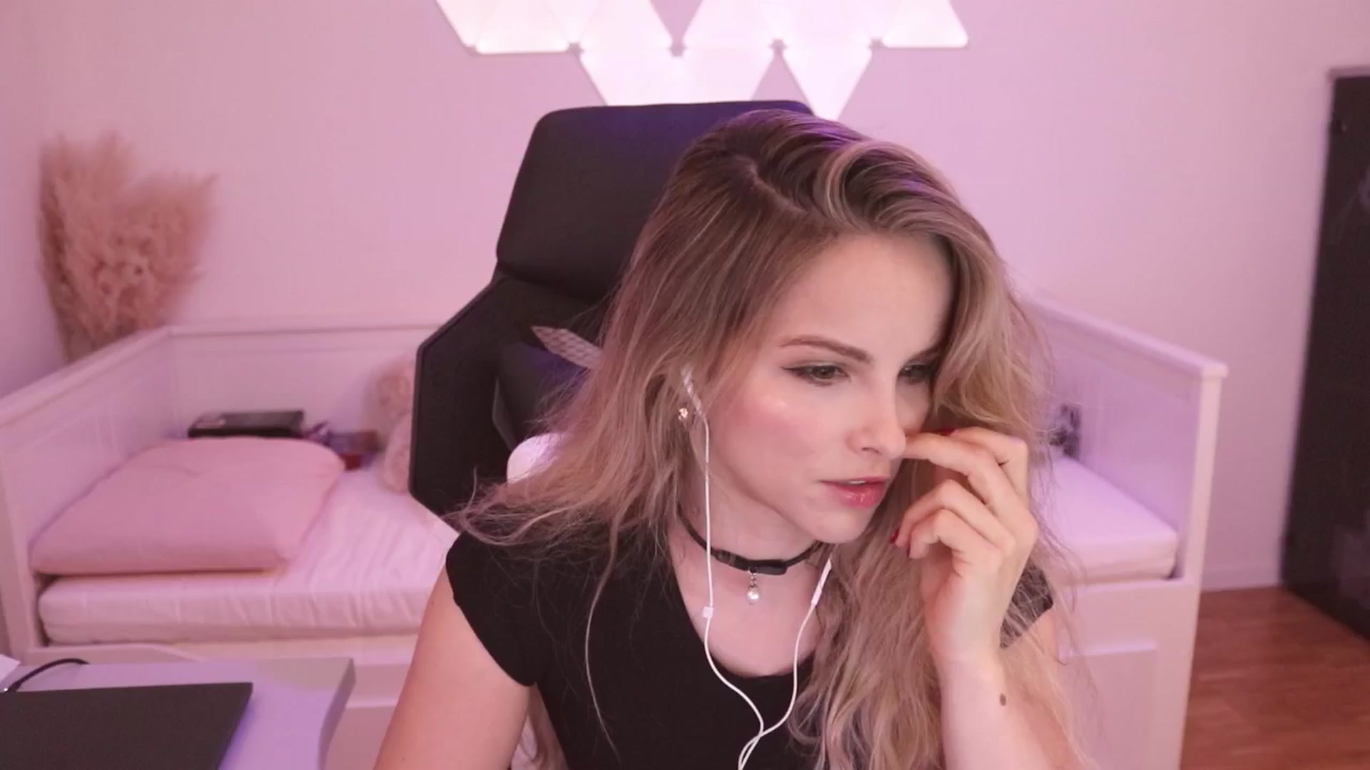 Gallery image thumbnail from StacyDoll's myfreecams stream on, 02/24/2025, 22:47 image 8 of 20