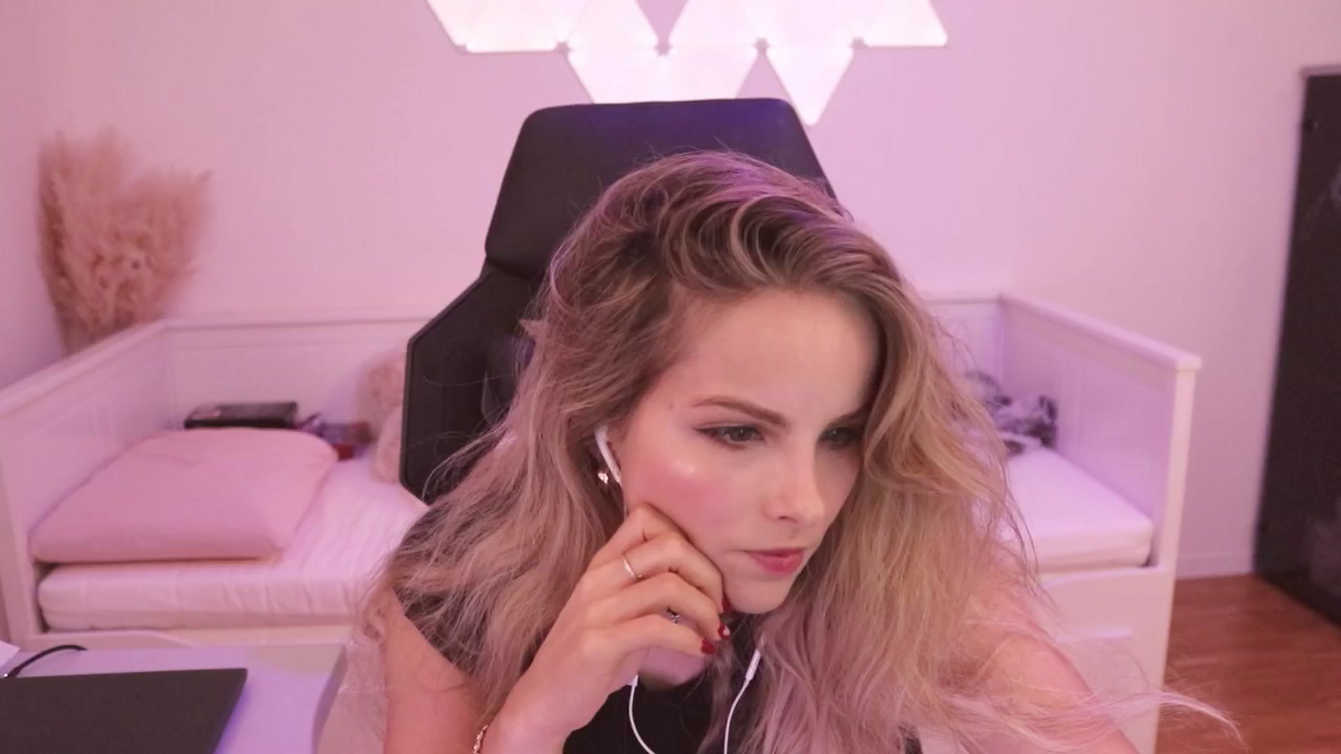 Gallery image thumbnail from StacyDoll's myfreecams stream on, 02/24/2025, 22:47 image 11 of 20