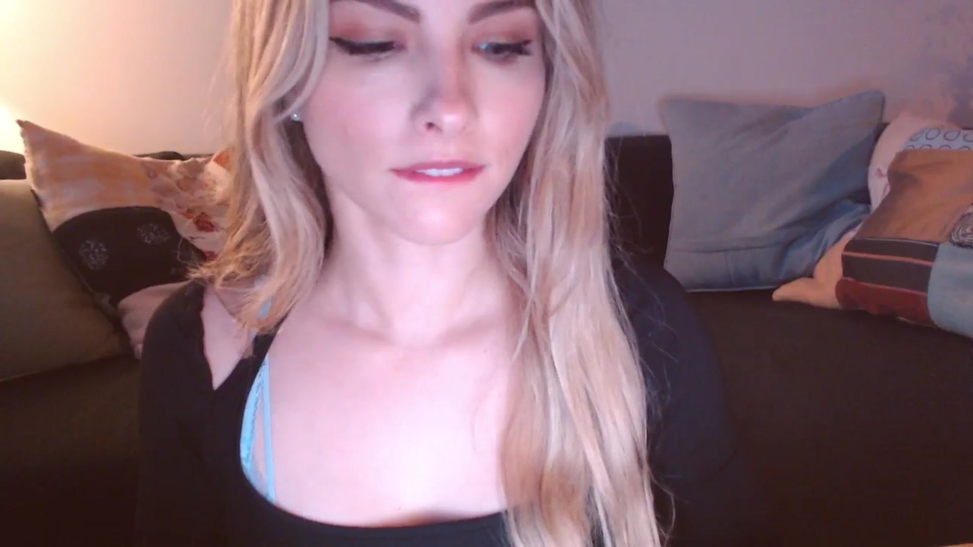 Gallery image thumbnail from StacyDoll's myfreecams stream on, 05/19/2025, 04:37 image 4 of 20